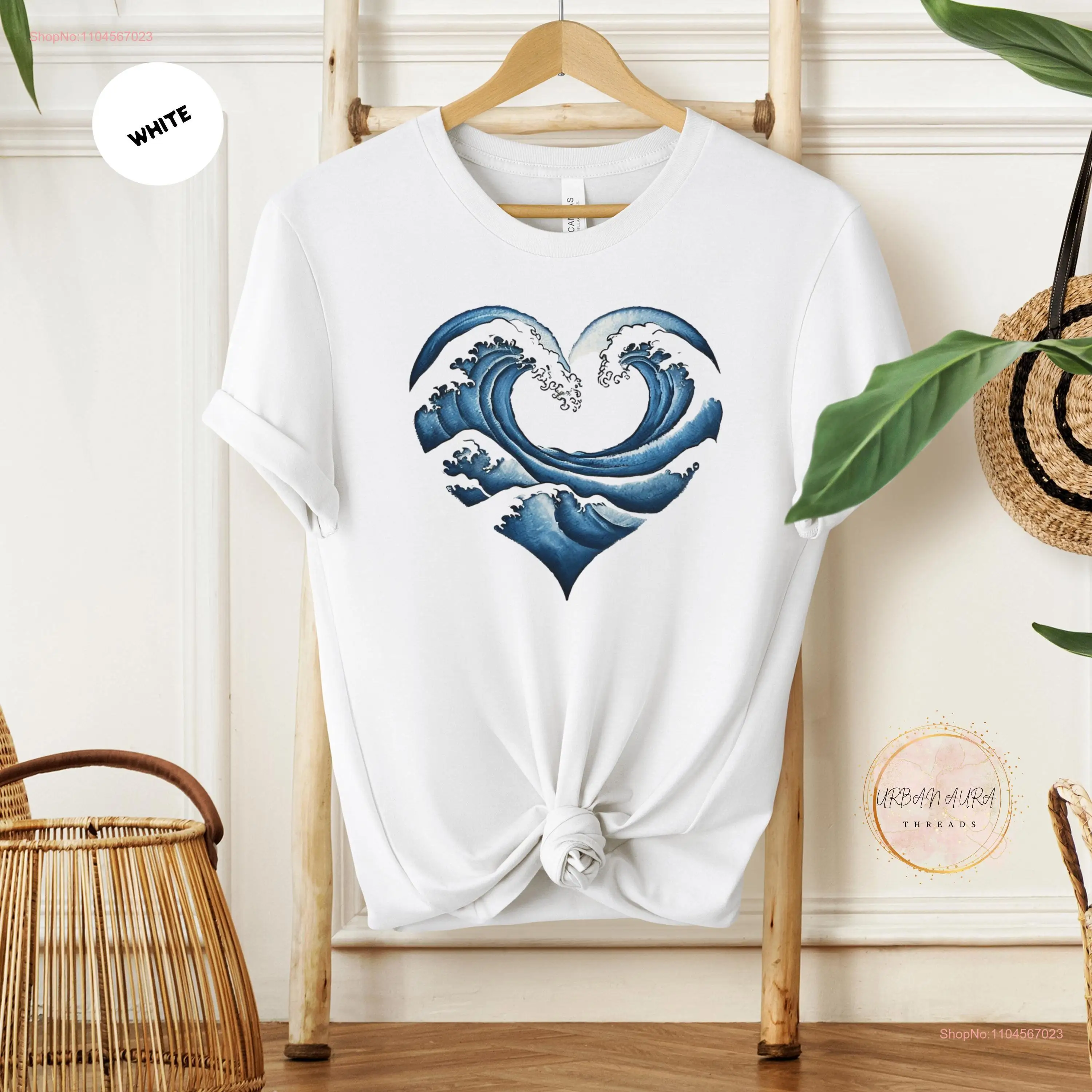 camiseta-minimalista-com-onda-de-coracao-ilustracao-elegante-do-oceano-para-amantes-da-praia-entusiastas-perfeitos-surfistas-ideais