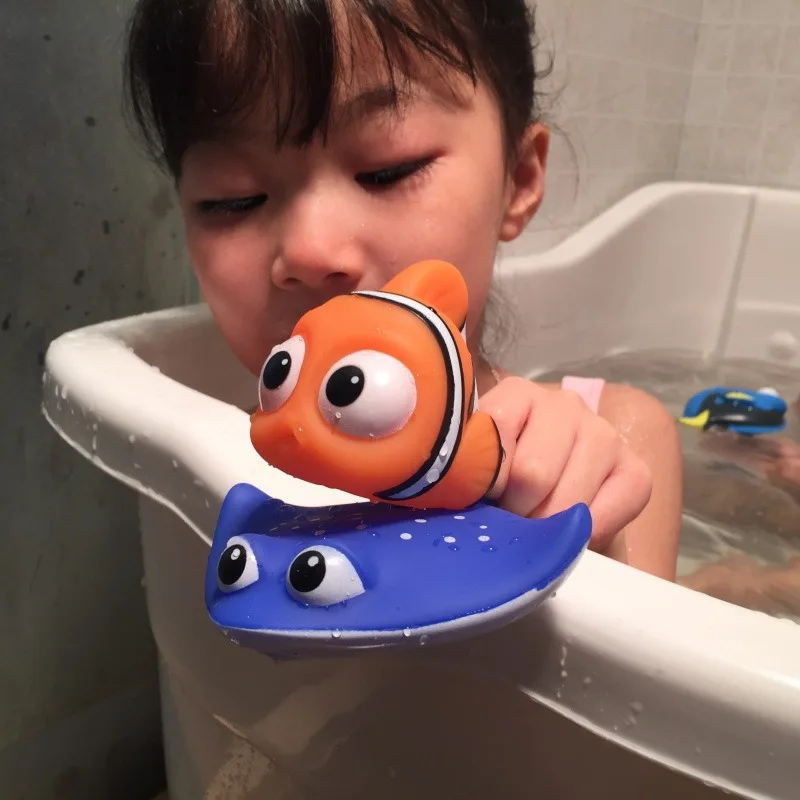 Bath Toys Playing with Water Toys Vinyl Animals Diving Followers Floating Water Jets Marine Animals Clownfish Sharks Devil Fish