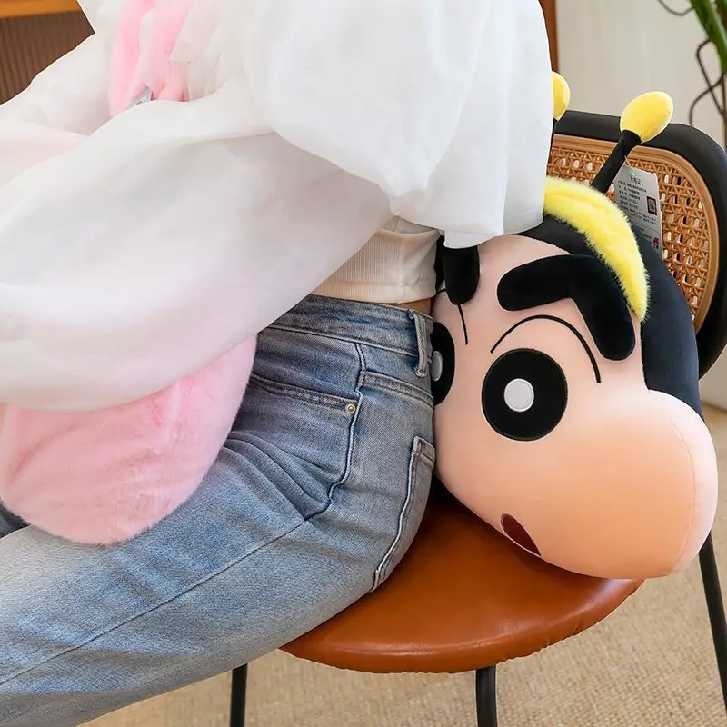 Bonito sapo traje crayon shin chan brinquedo de pelúcia macio volta almofada boneca de pelúcia presente de aniversário para casa sofá decoração presente brinquedos