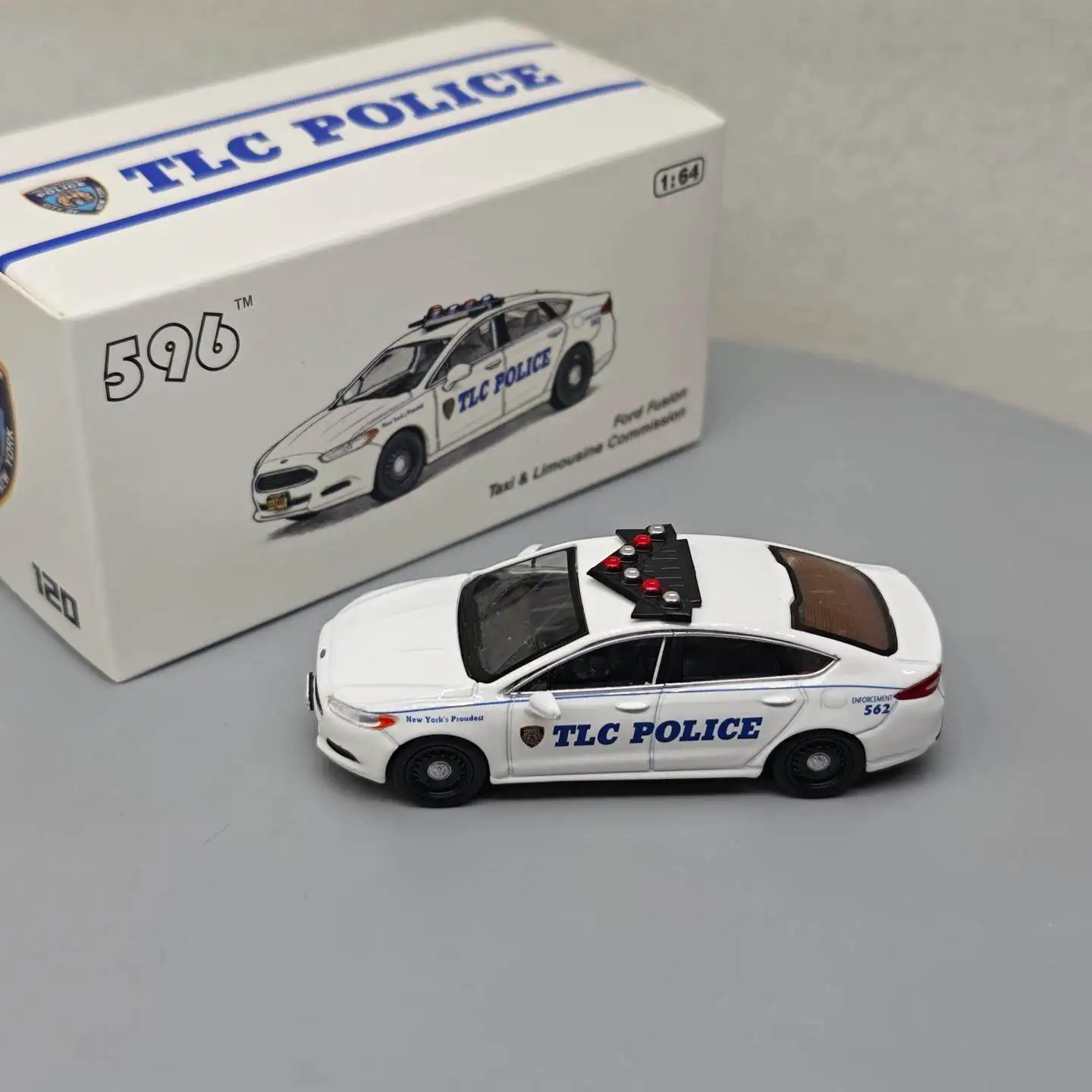 

596 1:64 Mondeo TLC Police Simulation Alloy Mini Car Model Hobby of Collecting Toys and Gifts Decoration