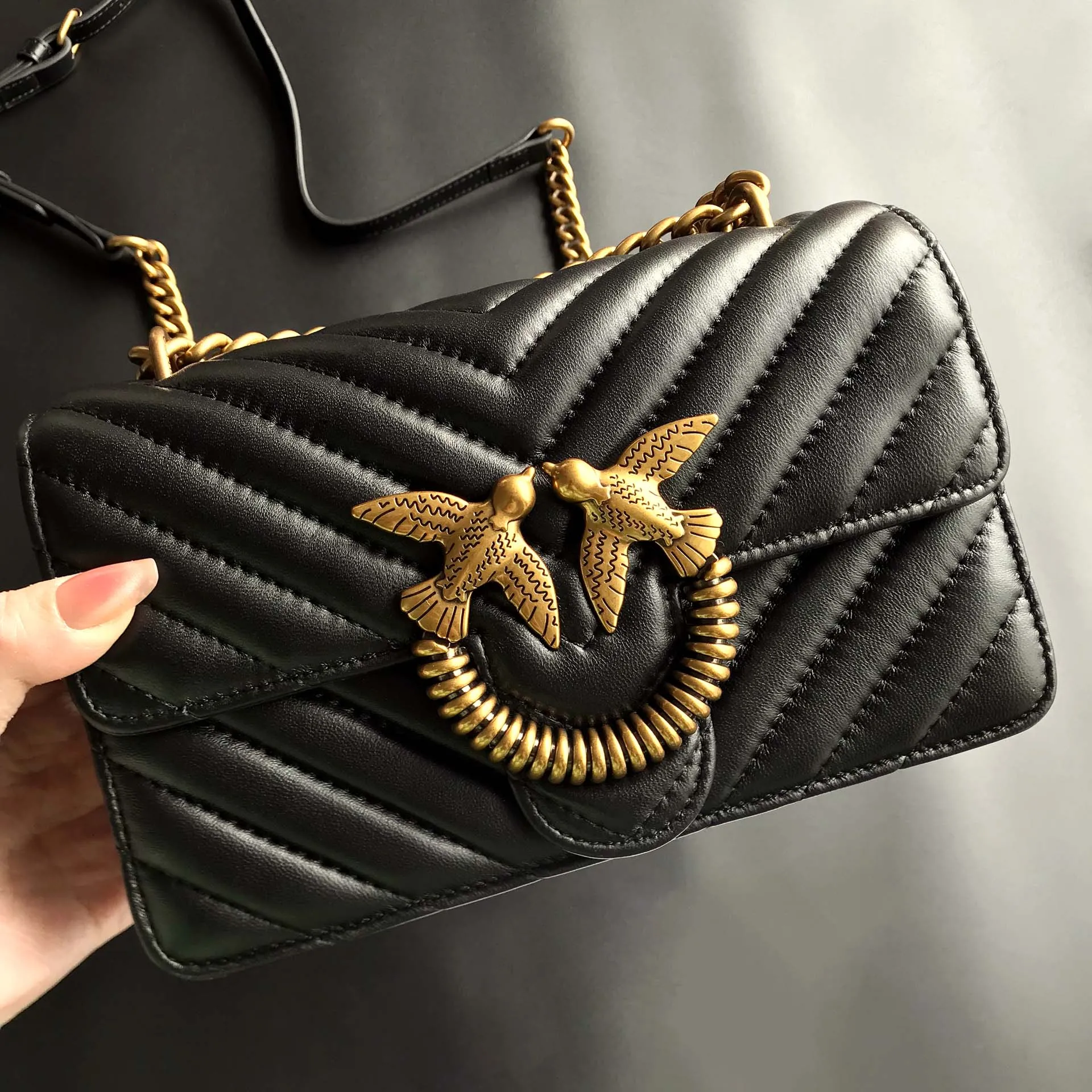 2026 New Arrival Pinko-Inspired Swallow V-Pattern Lambskin Leather Chain Women Armpit Crossbody Shoulder Handbag
