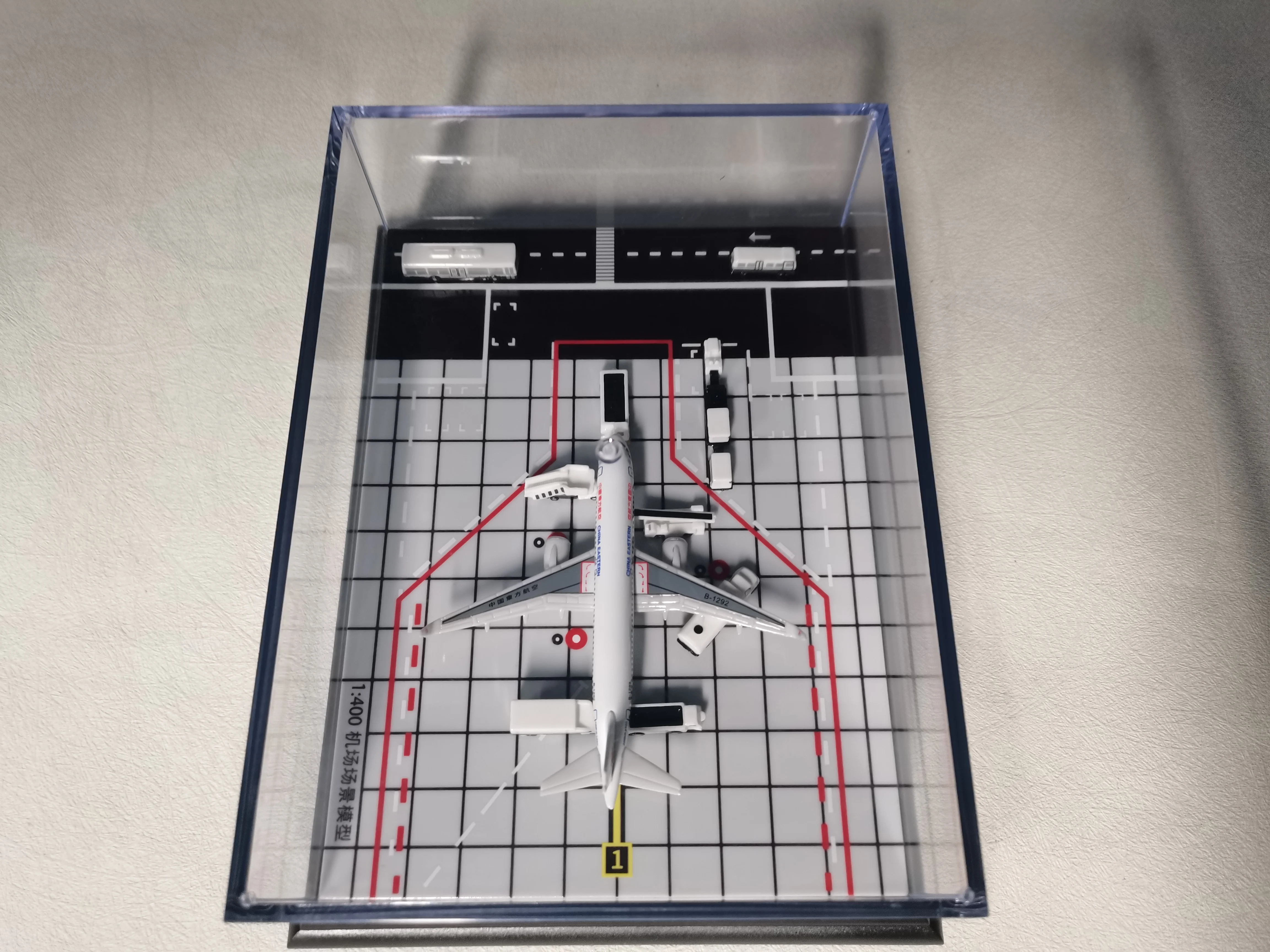 1/400 مقياس الطائرات ABS المشهد نموذج الصين الخطوط الجوية الشرقية مطار طائرة الديكور نموذج بلاستيكي لعبة تعليمية للأطفال