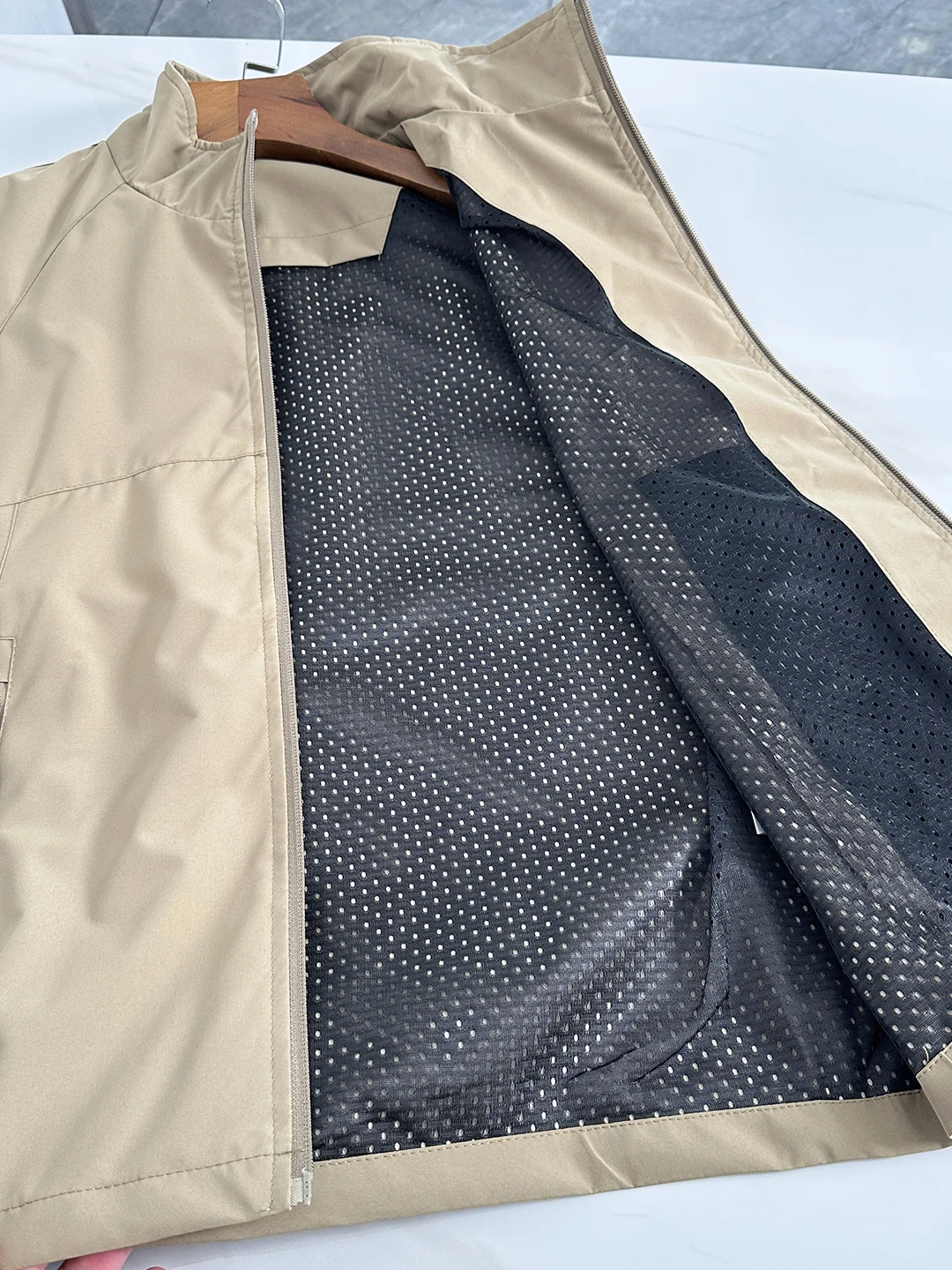 Outdoor Windproof Water-Resistant Stand Collar Vest Unisex Multi-Pocket Casual Style Polyester Fabric Regular Length Zipper C...