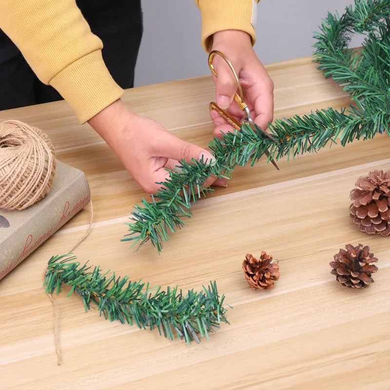 5,5 m grüne künstliche Pflanzengirlande, Weihnachtsdekoration, Weihnachtsbaum für Heimdekoration, Garten, Außentür, Neujahrskranz, Ornament – Detail 3