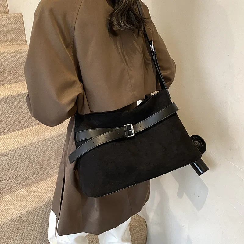 Fashionable Casual Large Capacity Tote Bag Women's 2024 Autumn Winter New Simple Shoulder Bag for Work Commuter Women's Bag image 3