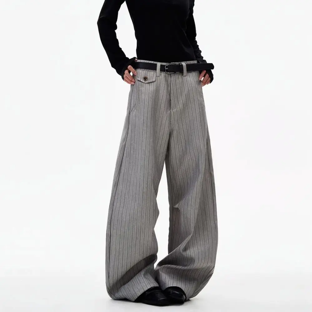 Retro-Streifenhose für Herren, im Old-Money-Stil, lockere Passform, geschnittene Beine, fließender Stoff, lässige Hose mit weitem Bein, graue Hose.