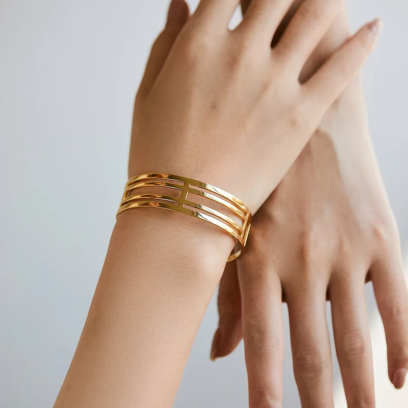 

One-piece Open Bracelet Real Gold Electroplating Hollow Design Minimalist Personality Bracelet