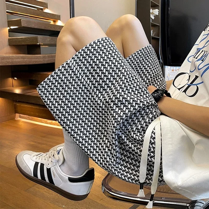 

2026 Summer Men's Casual Shorts American-style Loose-fitting Striped Sports Shorts Daily Travel Men Clothing New