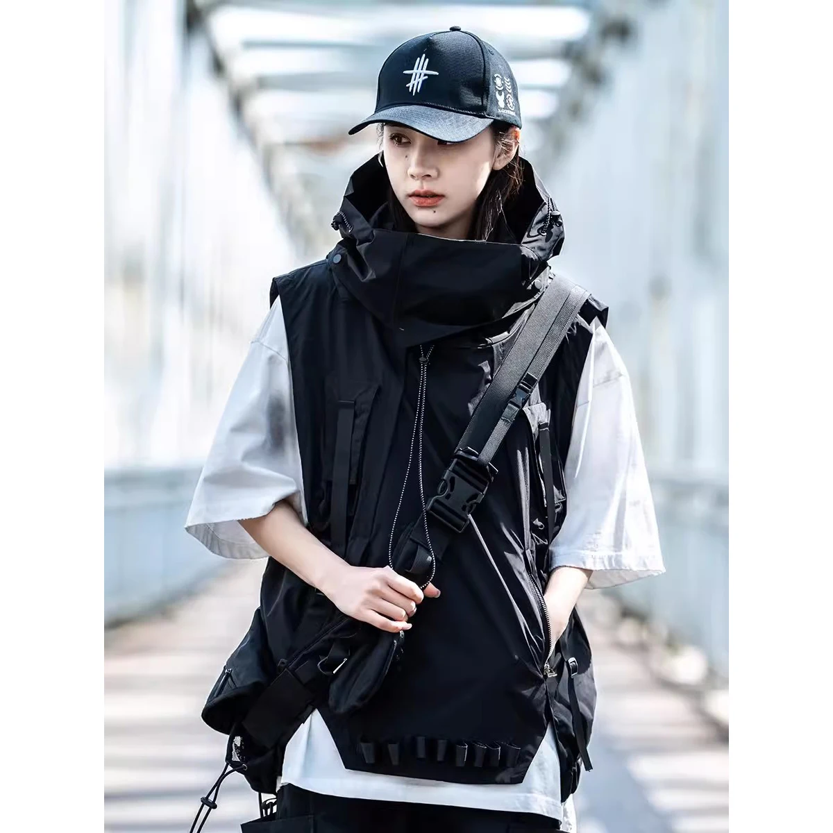 2024 Hooded Function Vest Men Hip Hop Streetwear Tactical Sleeveless Coat Jacket Multiple Pockets Tactical Vest