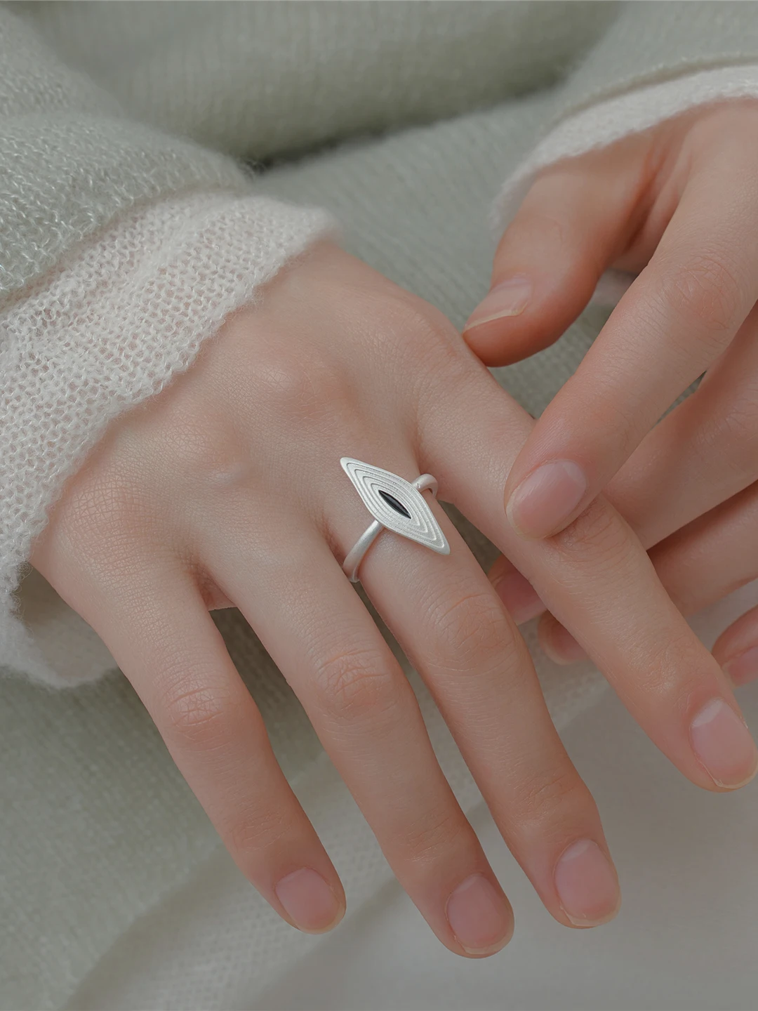 

Minimalist Mystery Eye Ring Unique Design Open Finger Ring Cool Simple Fashion Ring Unisex Adjustable Ring for Holiday
