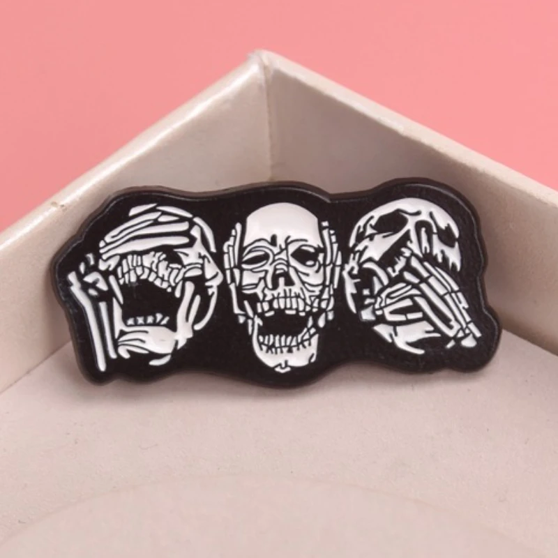 Gothic Skull Enamel Pin - Punk Skeleton Brooch for Halloween
