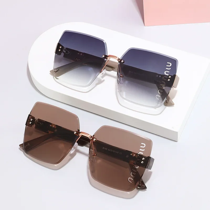 2024 Fashion Sunglasses Women Men Luxury Brand Designer High Quality Letter Sun Glasses Girl Eyewear Ladies UV400 Oculos De Sol