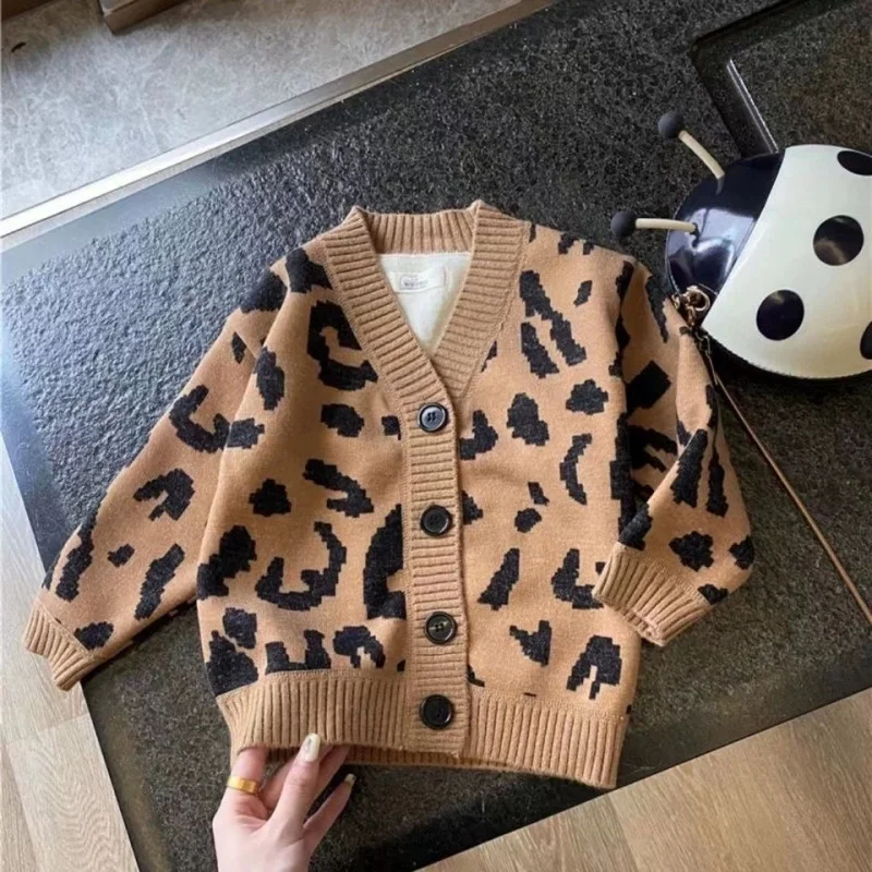 

2025 Children's Autumn and Winter Velvet Thickeneded Warm V Neck Leopard Print Knitwear Cardigan Knitwear