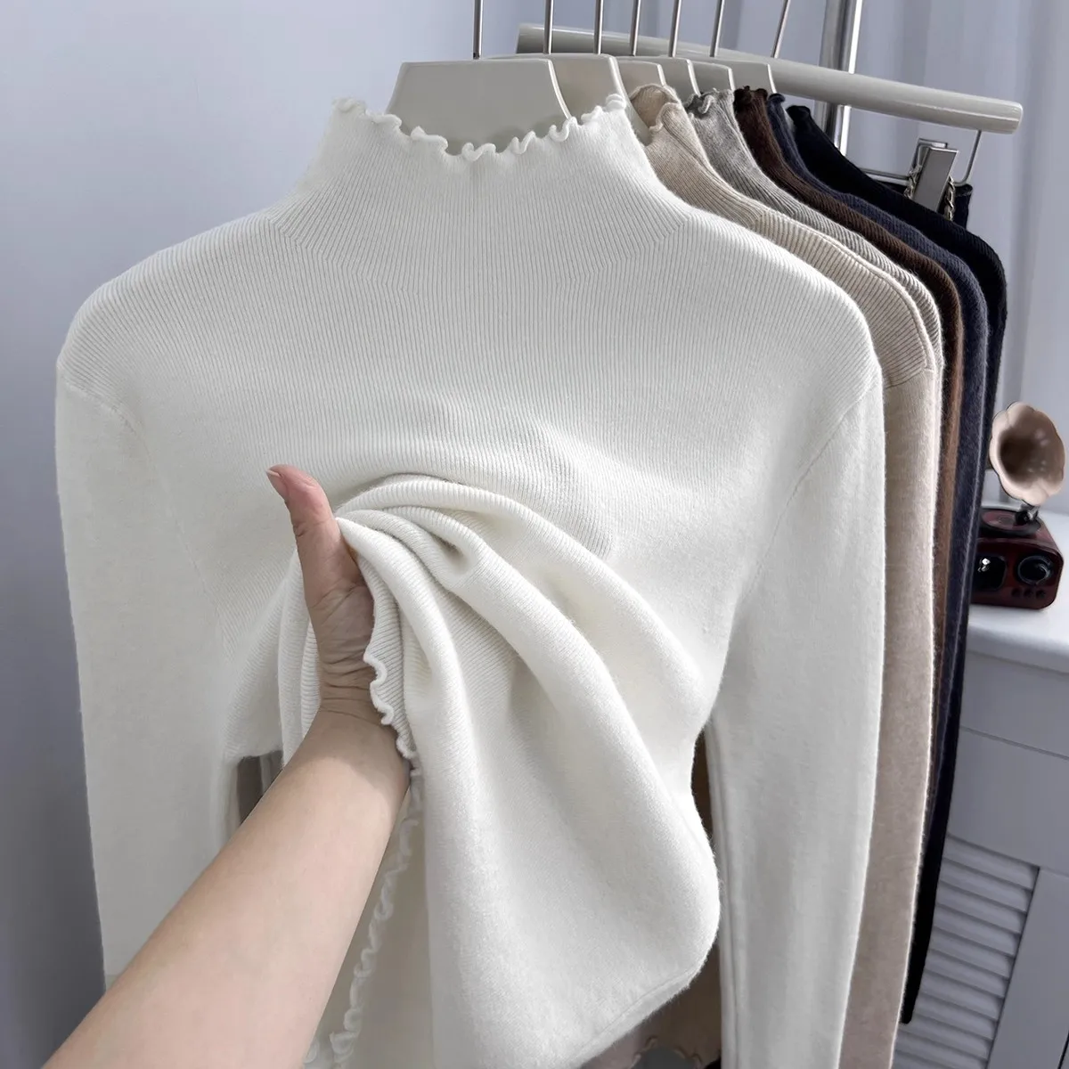 เสื้อสเวตเตอร์คอเต่าแบบเรียบง่าย สไตล์เกาหลี ปี 2025 ผ้าเนื้อนุ่ม สวมใส่สบาย เหมาะสำหรับฤดูใบไม้ร่วงและฤดูหนาว รุ่นใหม่ ทรงเข้ารูป อุ่นสบาย ผ้าถักแบบรูด