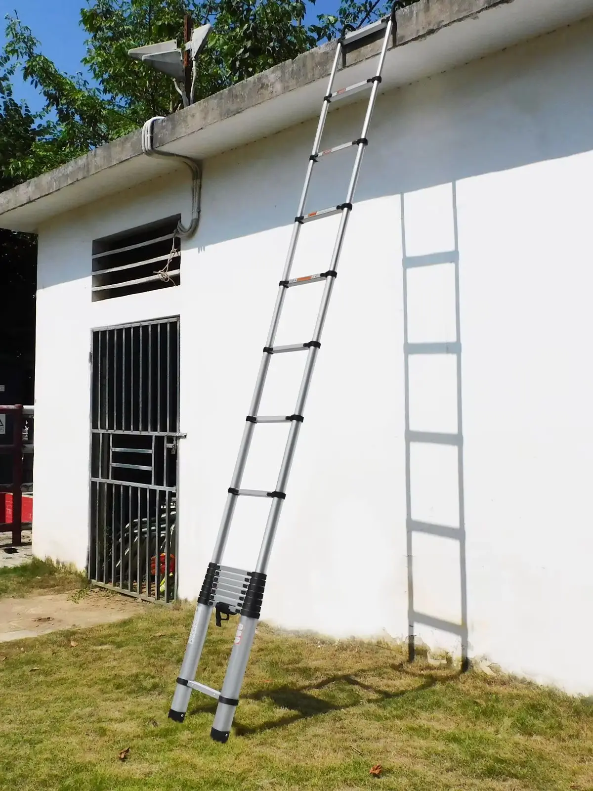 6,2M Teleskopleiter mit Haken, 20,3FT Faltbare Aluminium-Teleskopleiter, Klappleiter, Ausziehleiter, Dachbodenleiter