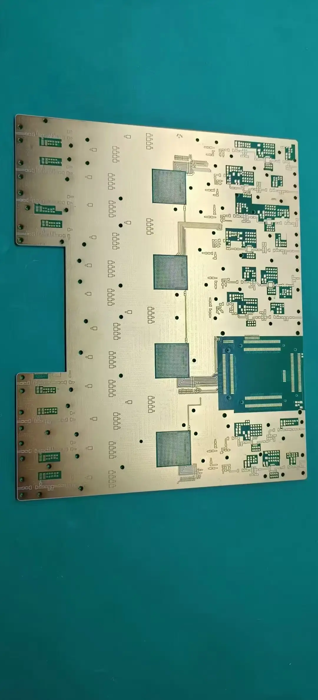 لوحات الدوائر المطبوعة المخصصة من Rogers مكونات إلكترونيات PCB لتطبيقات عالية التردد