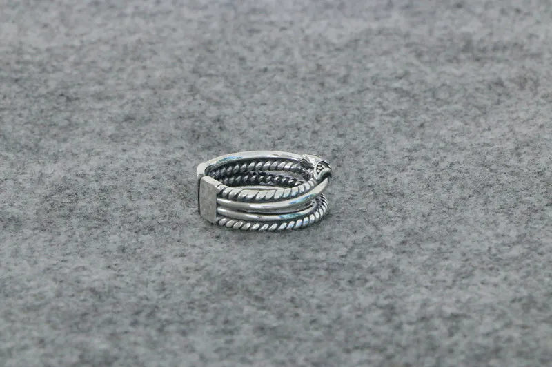 

Exquisite temperament, fashionable women's fashion jewelry, Japanese and Korean green zircon sterling silver interwoven double-l