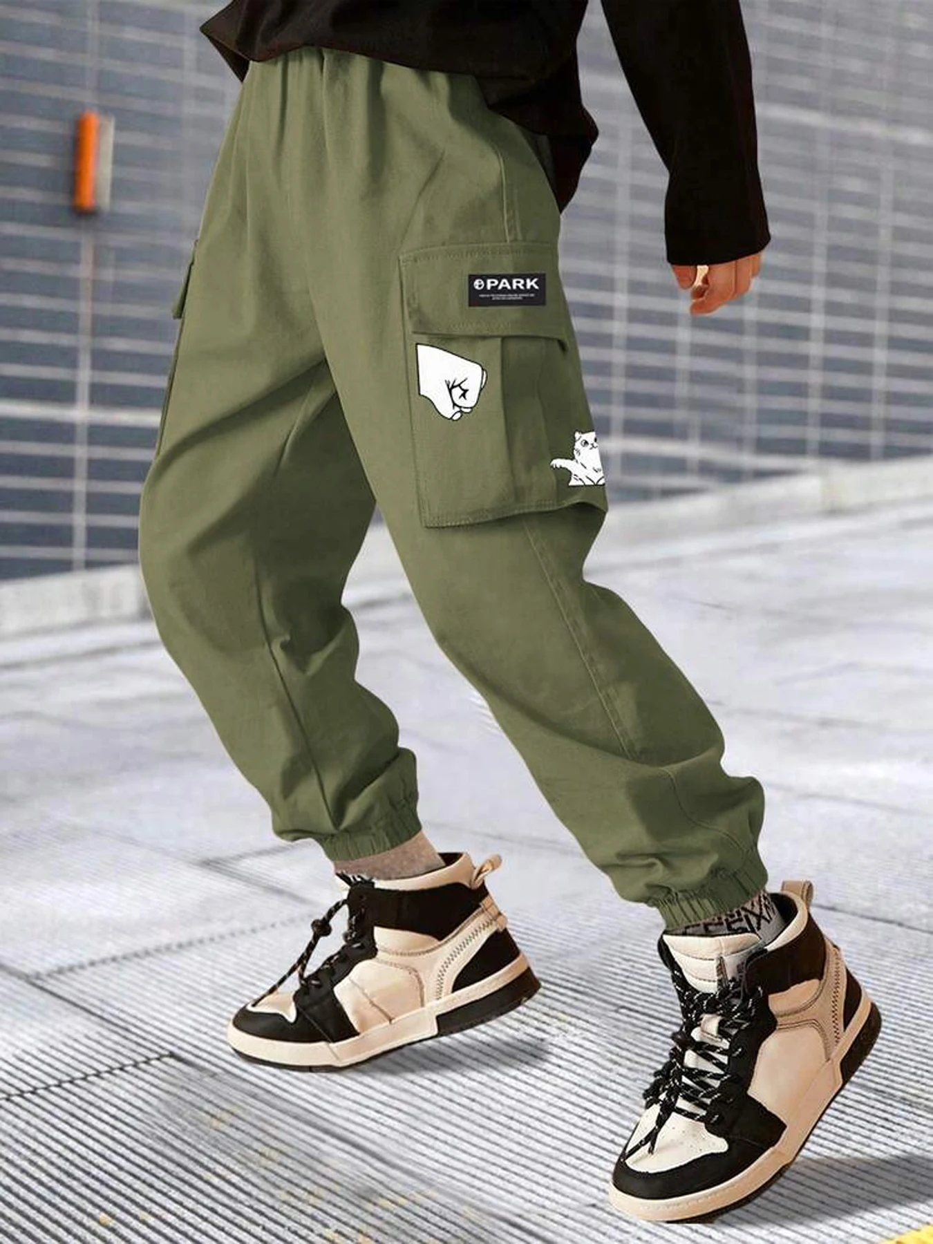 Boys' trousers, casual overalls, multi-pockets, big boys' daily clothes, elastic belts, solid colors and loose closed elastic be
