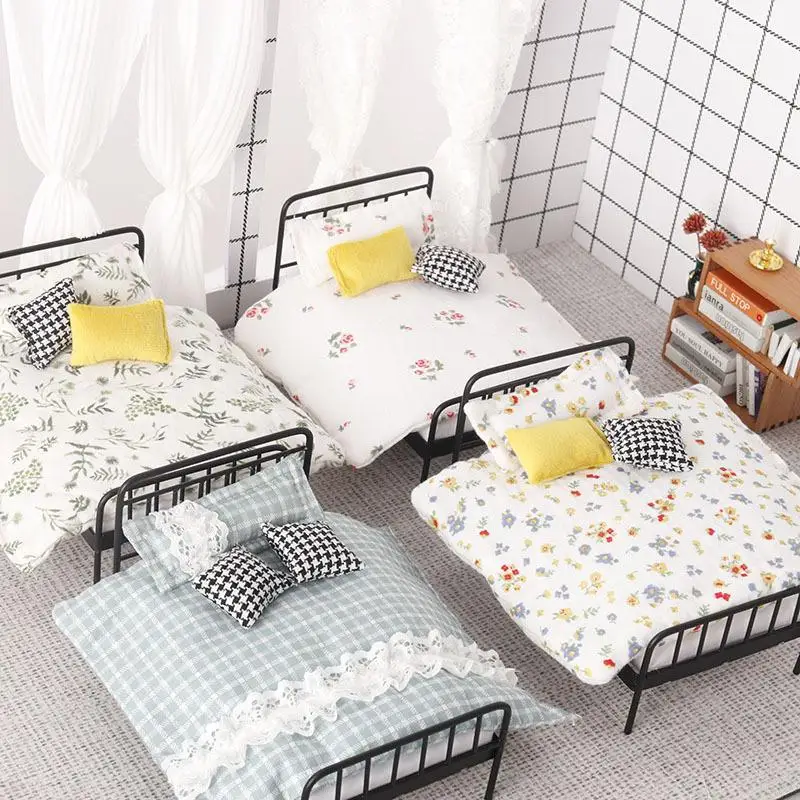 

1/12 кукольный домик, имитация одеяла, подушки, модель кровати, набор, миниатюрное украшение для спальни, микросцена, строительный реквизит