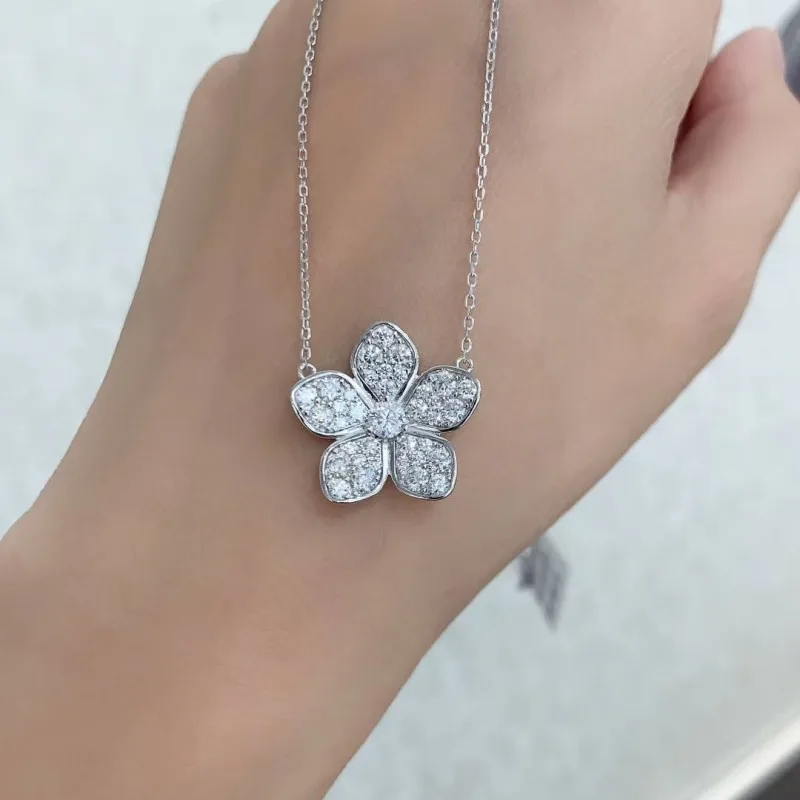 

Follow Cloud Total 1.66ct Full Moissanite Diamond Flower Pendant Necklace for Women 925 Sterling Silver Neck Chain Fine Jewelry