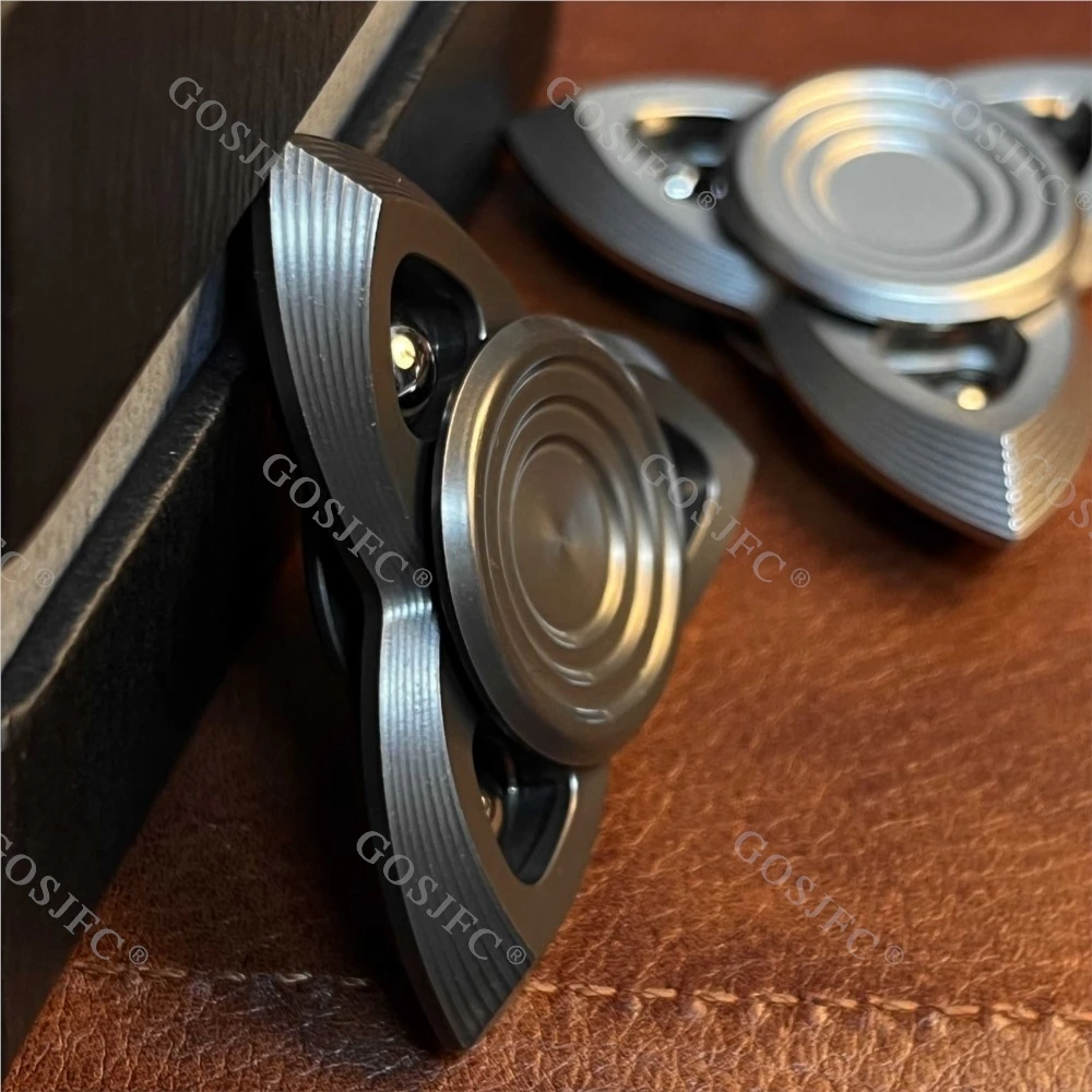 Mini Fidget Spinner in acciaio inossidabile a tre foglie Bauhinia Flower Light Shadow con palline in acciaio al tungsteno Giocattolo antistress