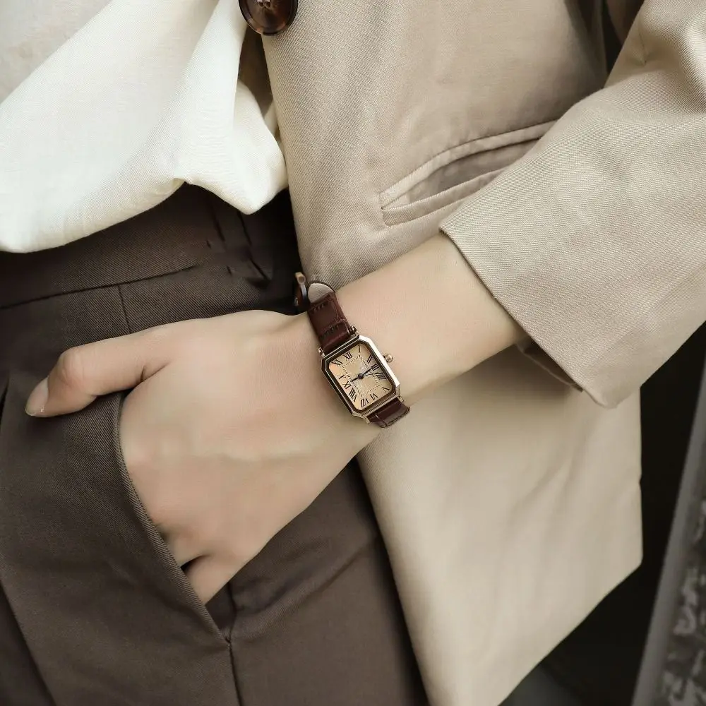 Trendy Elegant Women's Quartz Watch Portable Exquisite Women's Wrist Watch Simple Decorative Vintage Female Clock Women