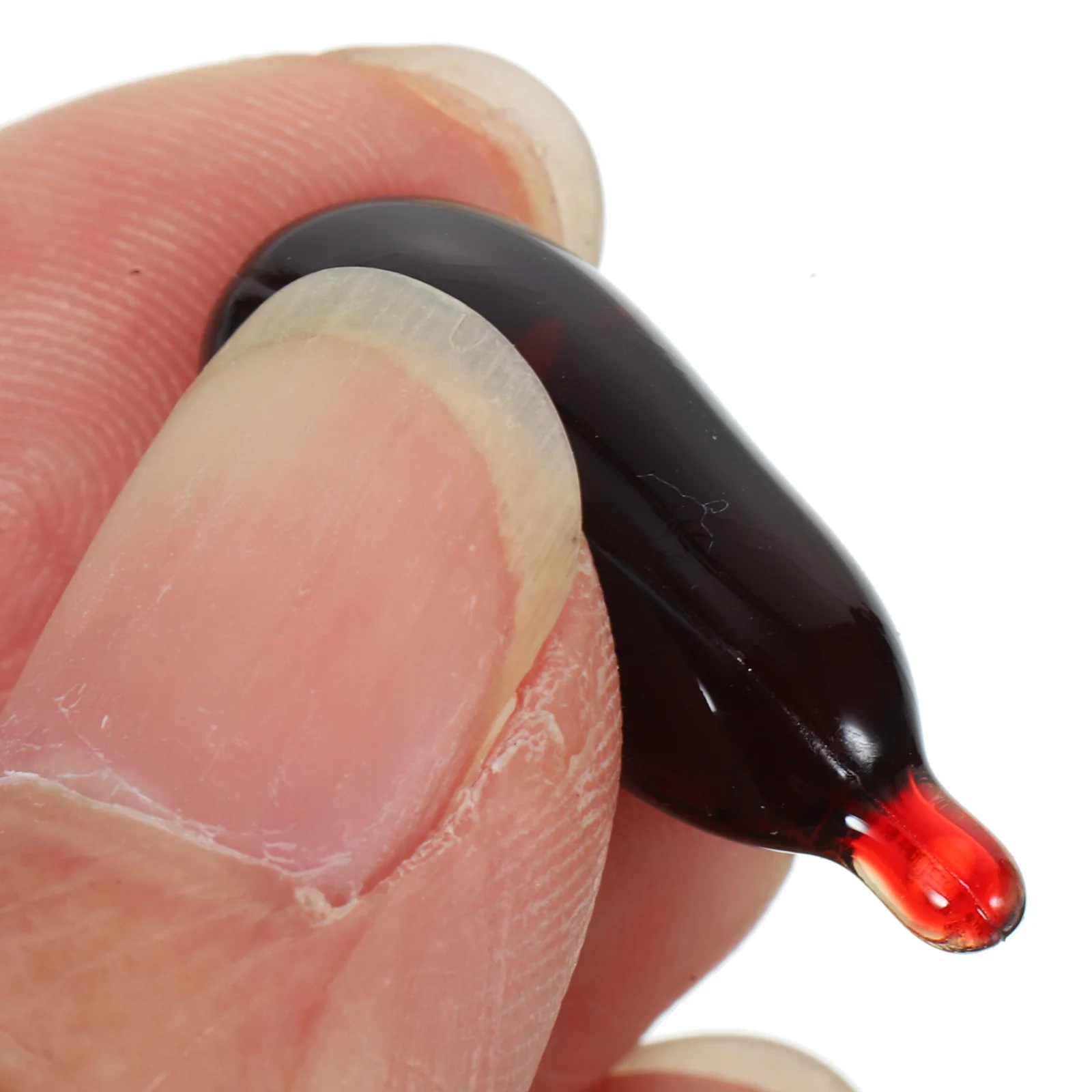 

30pcs Blood Capsules Fake Blood Pill Realistic Bleeding Effect Halloween Props For Costume Party Trick Vampire Roleplay