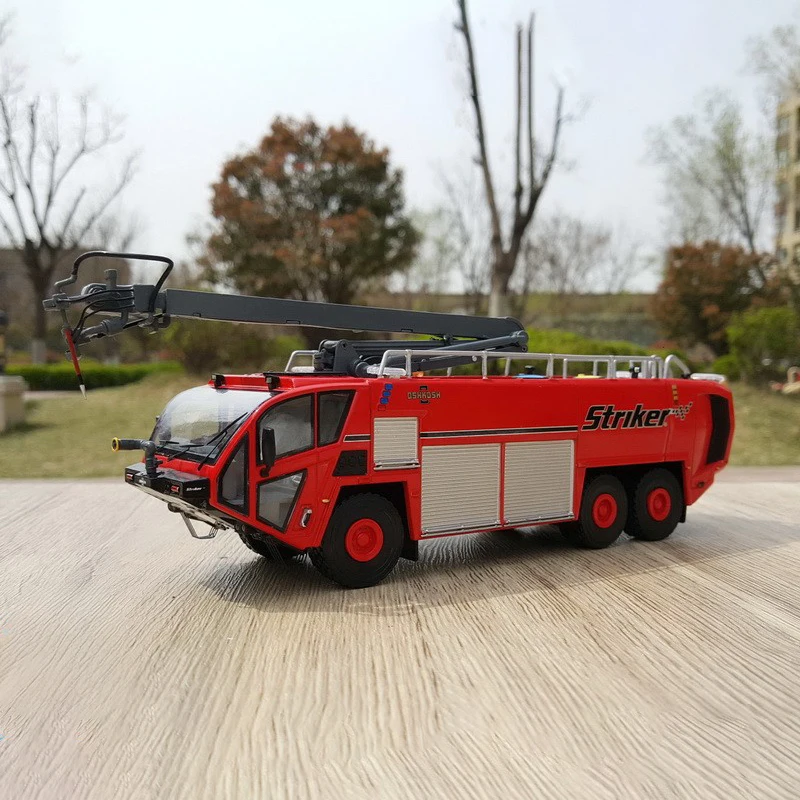 Oshkosh Striker 3000 مطار سيارة مطافئ سبيكة نموذج سطح المكتب الديكور جمع عرض لودر أطفال بالريموت كنترول نموذج 1:15