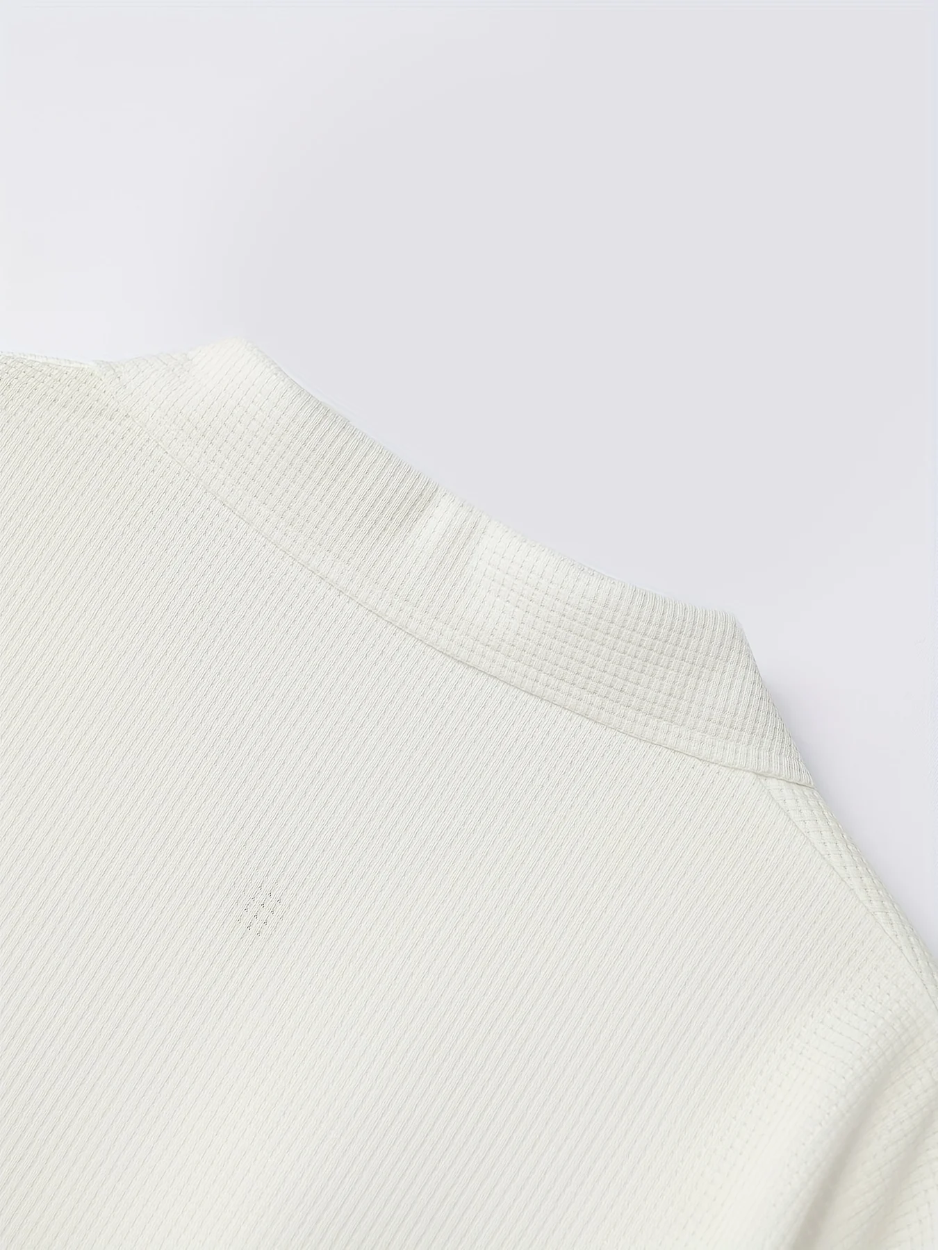 Новый комплект из куртки и брюк.