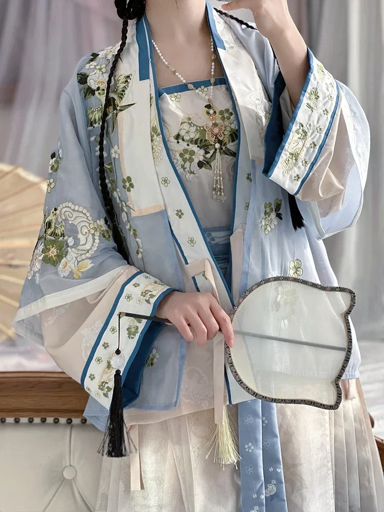 Hanfu แบบดั้งเดิมสไตล์ฤดูใบไม้ร่วงกระโปรงครึ่งแขนปักลายหน้าม้ามีกลิ่นหอมฤดูใบไม้ผลิ