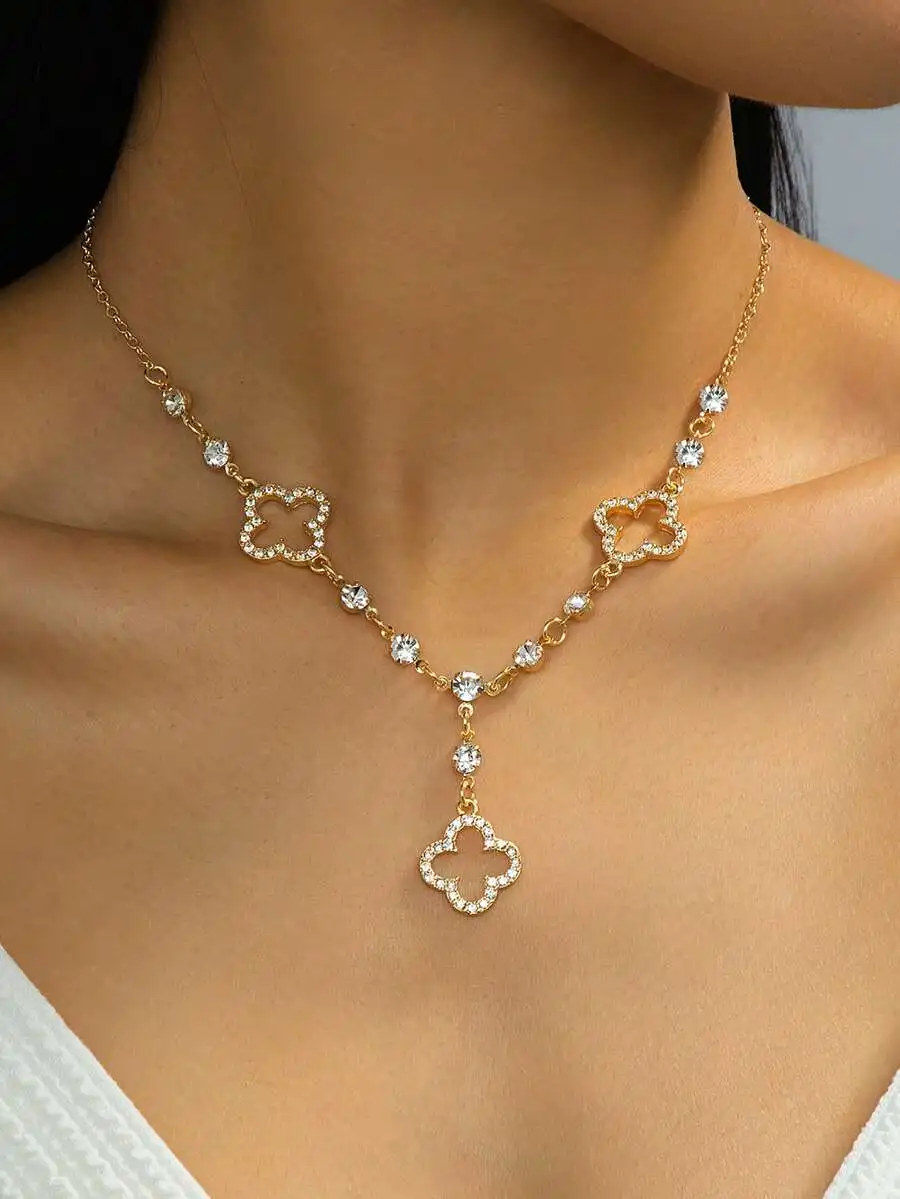 

Elegant Hollow Four Leaf Clover Pendant Necklace For Women