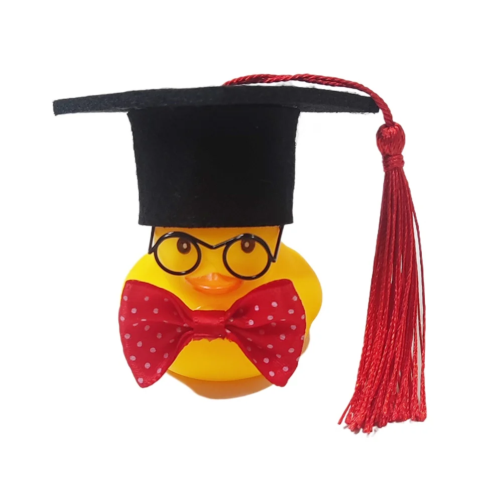 Graduation Duckling Dekoracje na deskę rozdzielczą samochodu z kapeluszem z okazji ukończenia szkoły i muszką Gumowe ozdoby samochodowe z kaczką dla