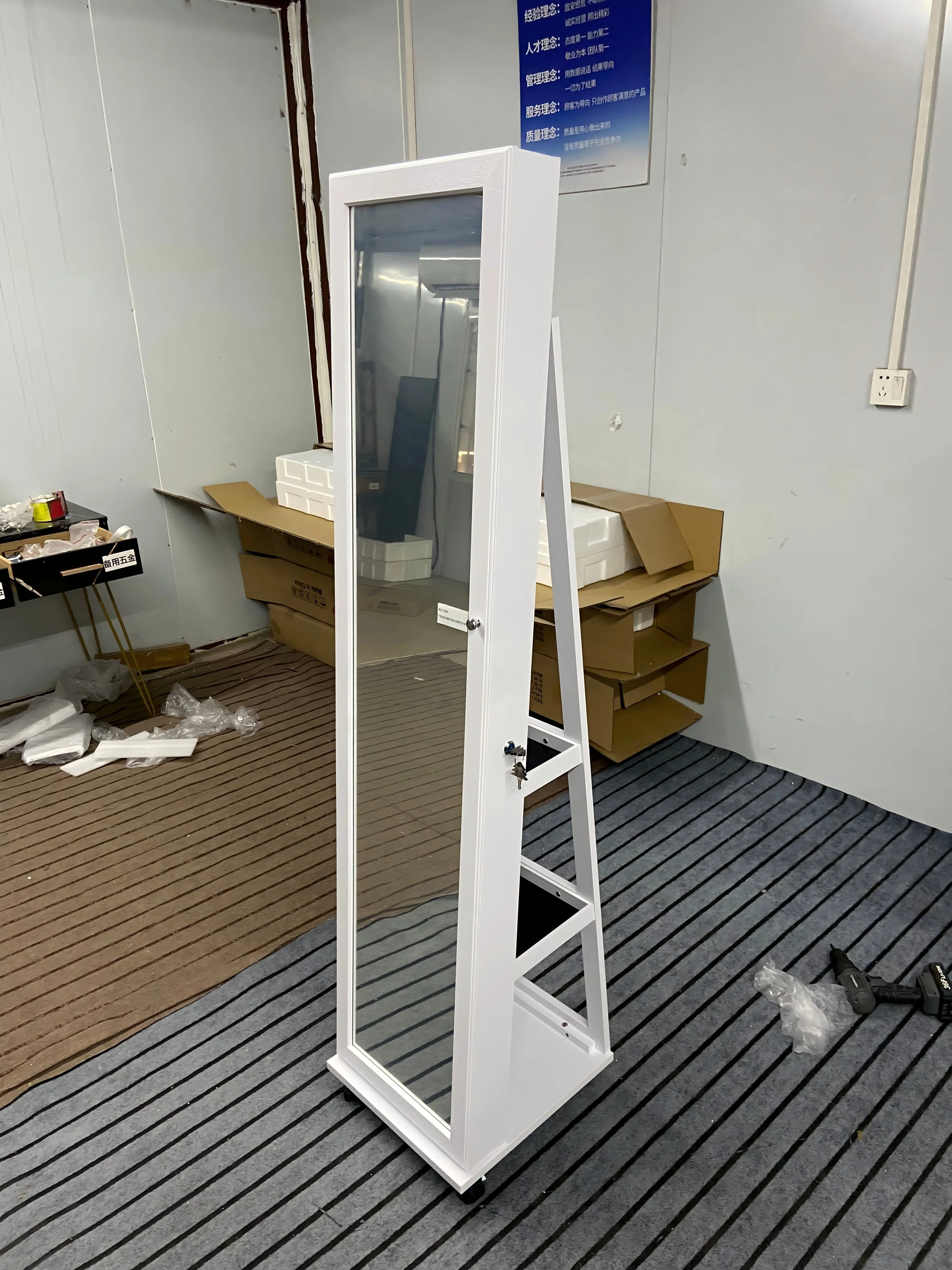 JDPAG مرآة كاملة الطول مع مساحة تخزين للمجوهرات، 360 درجة ° خزانة مجوهرات دوارة قائمة مع أضواء منظم خزانة مجوهرات قابل للقفل