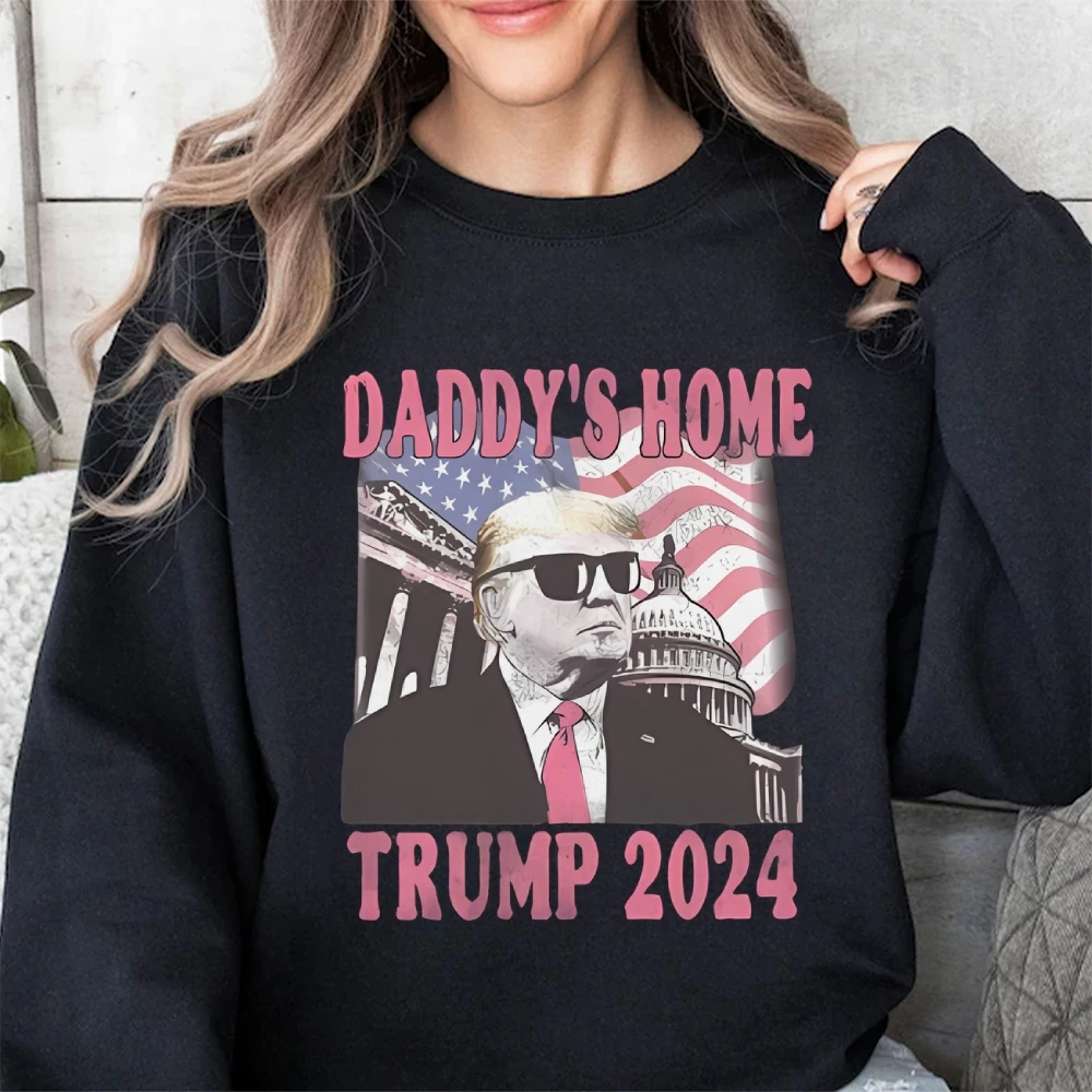 

Daddy's Home Trump 2024 Unisex Sweatshirt Trendy Graphic Pullover Shirt Cusal Hoodie Trendy Long Sleeve Shirt Comfort Colors