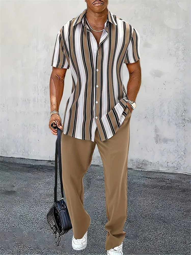 

Classic White And Brown Vertical Striped Printed Short-sleeved Shirt Set, Outdoor Vacation Casual Men's Shirt 2pcs Set S-2XL