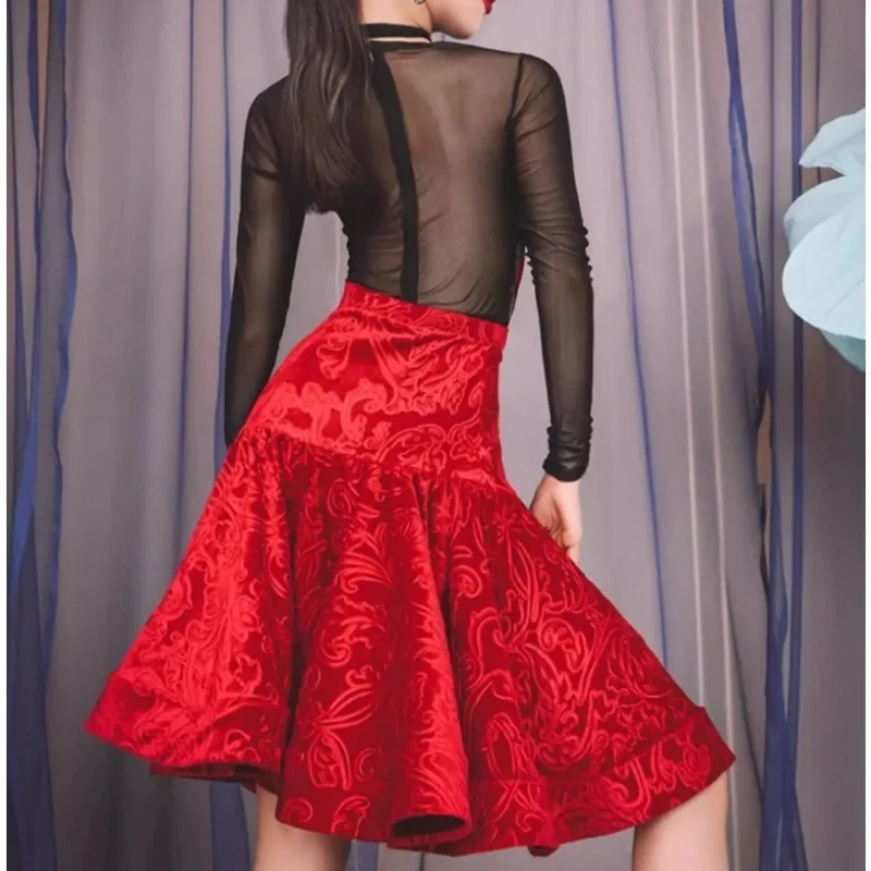 أزياء النساء اللاتينية الرقص أداء الكبار طويلة الأكمام المطبوعة بذلة التنانير دعوى تشاتشا رومبا فستان رقص اللاتينية