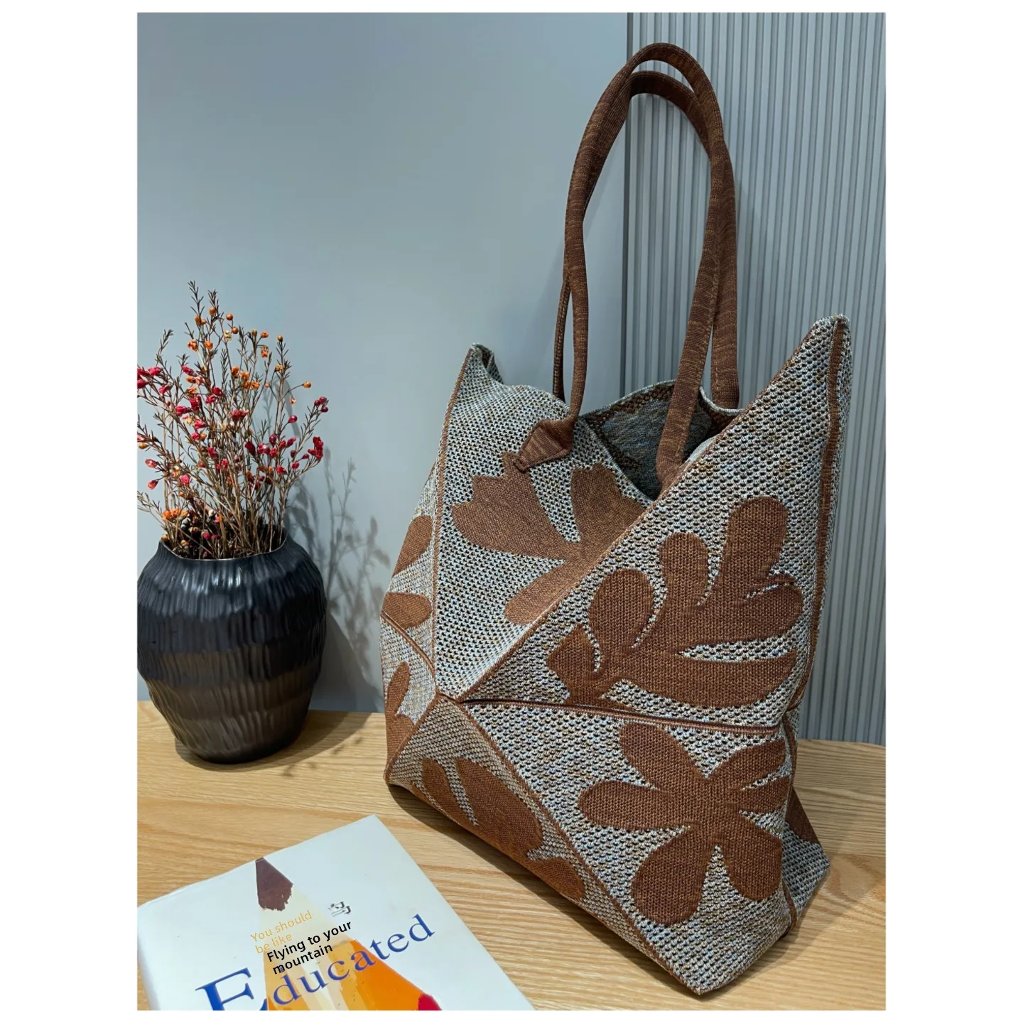 grand-sac-fourre-tout-tricote-integre-de-grande-capacite-avec-broderie-style-vintage-artistique-leger-et-pliable-a-porter-a-l'epaule