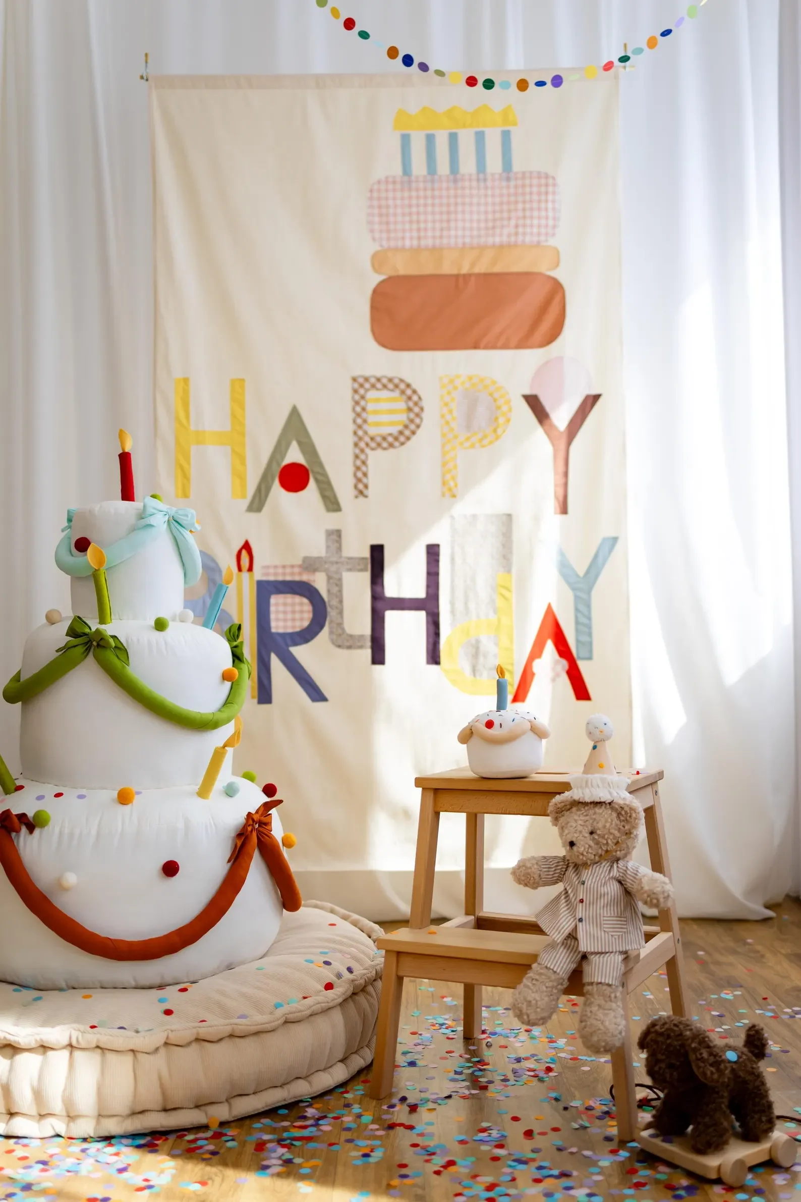 Individuelle Farben Happy Birthday Stoffbanner Minimalistischer Leinen-Hintergrund Niedliches Kuchen-Poster Kinder 1. Geburtstag Party Dekoration