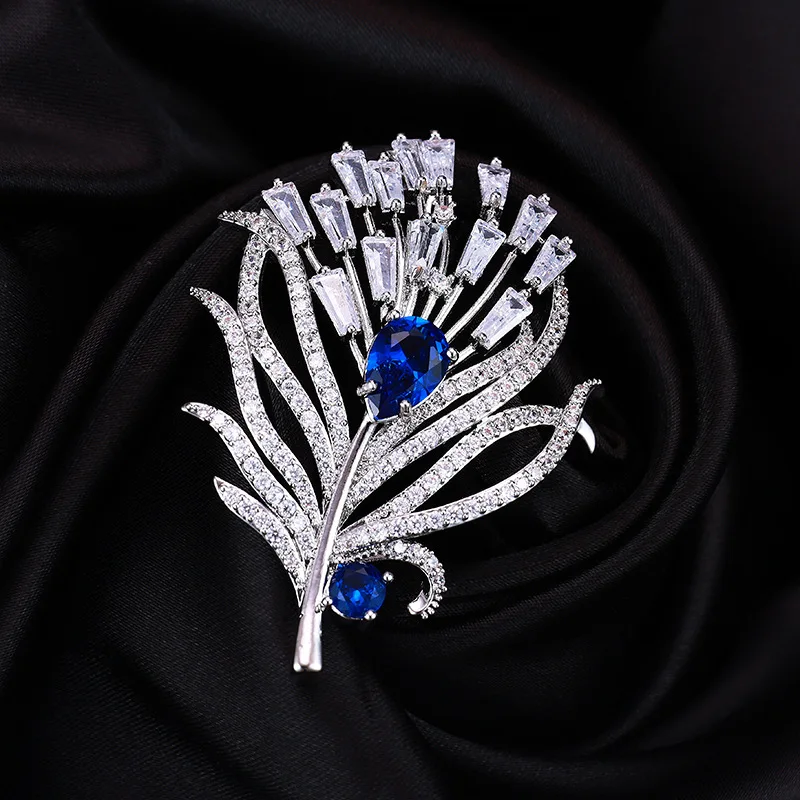 

Fashion Zircon Peacock Feather Brooch for Women Exquisite Clothing Accessory Inlaid with Sparkling Zircons LYM345