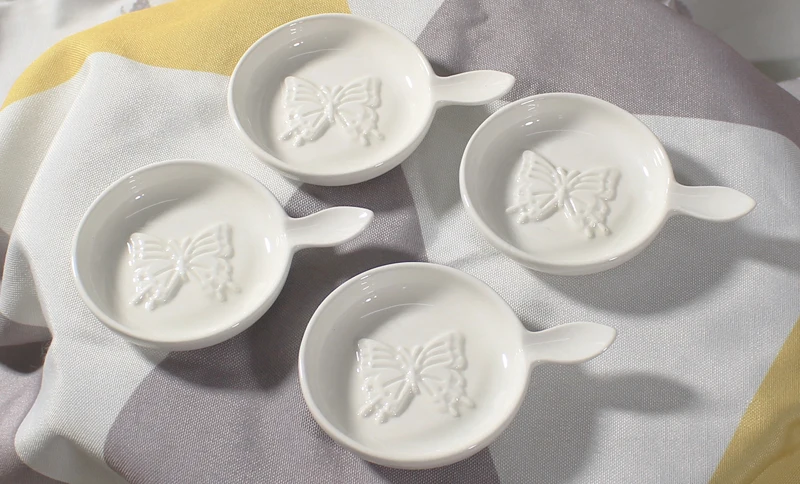 

4 шт., фарфоровый соус с белым тиснением, керамическая тарелка для сервировки ужина с дизайном бабочки, соевый соус для кремового кетчупа, дозатор