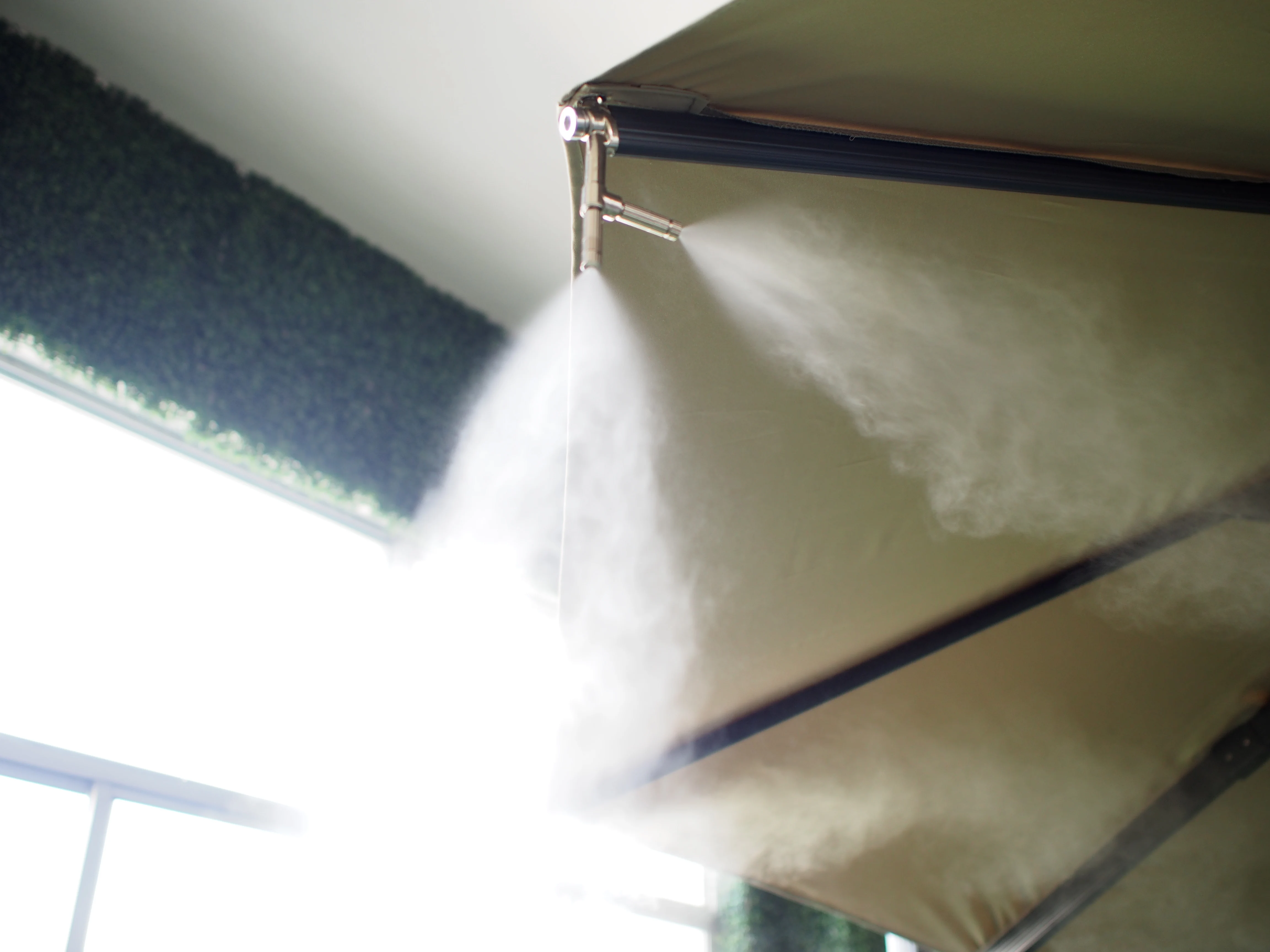 Patent Design 3.5m Deluxe Roma Mist Parasol Cooling Misting Umbrella