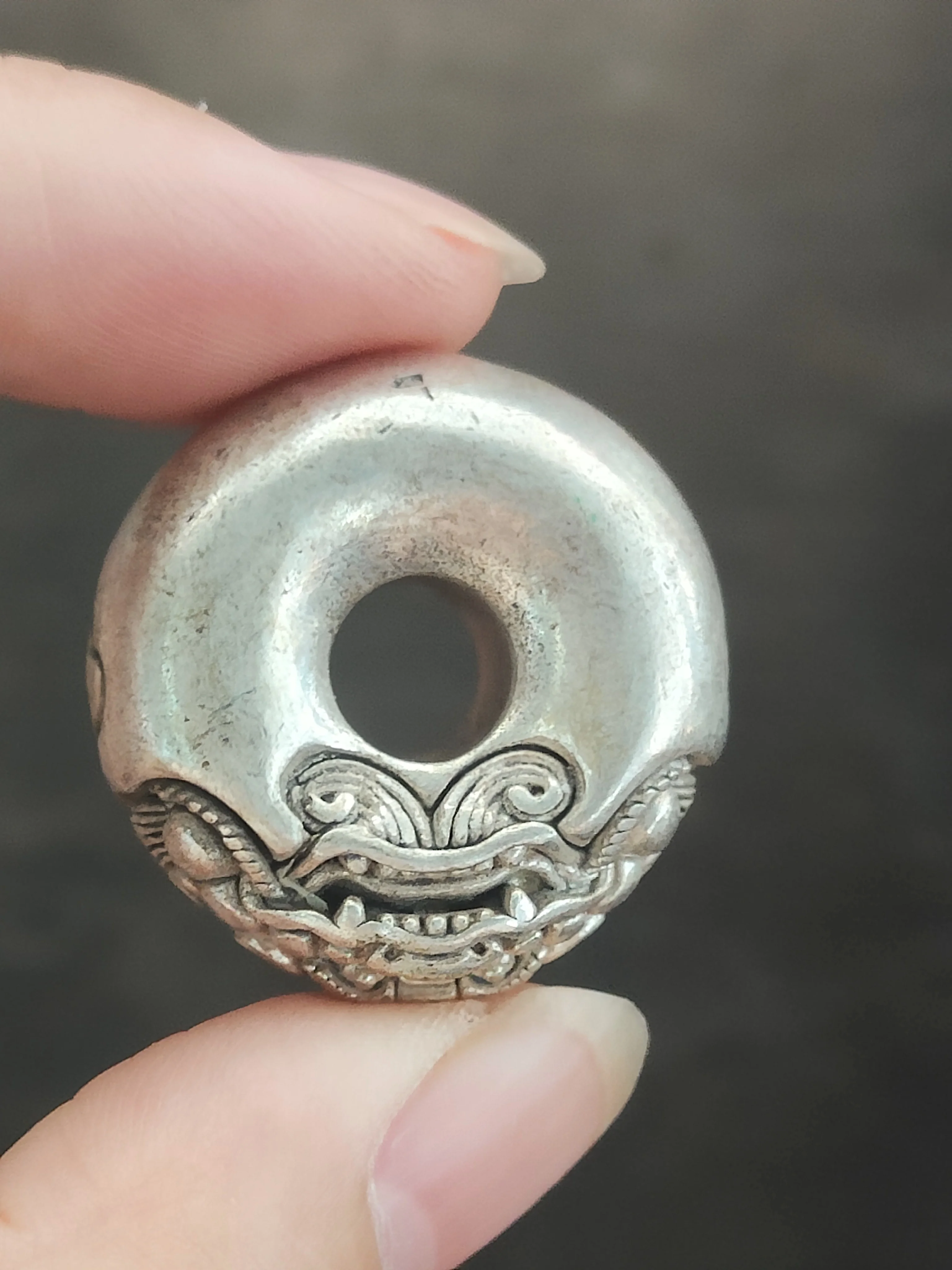 China Tibetan silver national wind retro transport lion awakening safety buckle pendant