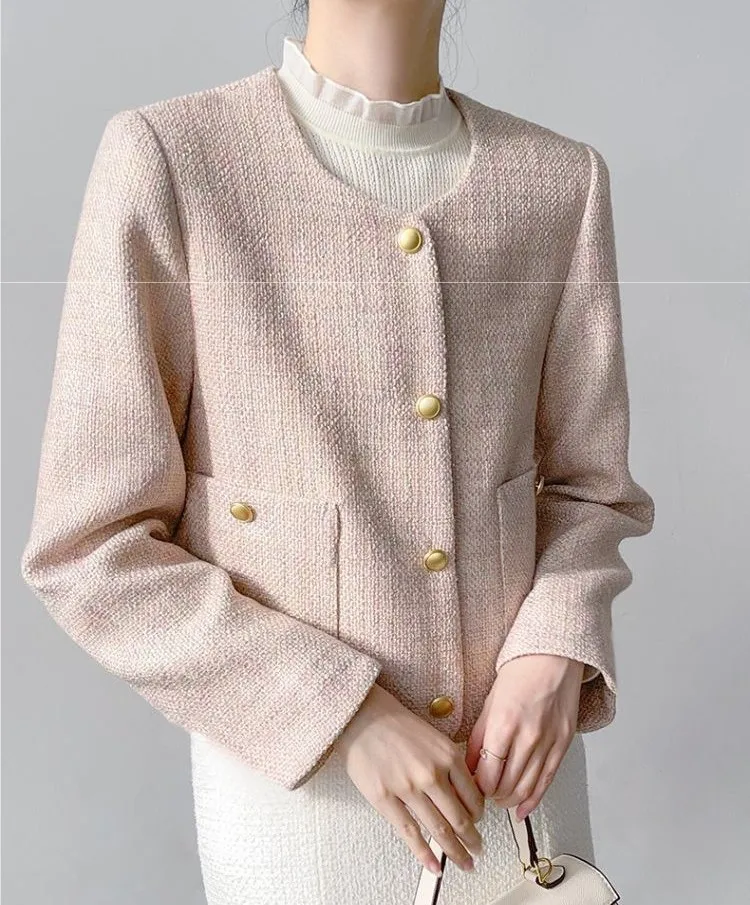 เสื้อแจ็คเก็ตทวีดสไตล์วินเทจสำหรับผู้หญิง ดีไซน์ย้อนยุค งานปักประณีต ทรงเข้ารูป ติดกระดุมแป๊ก ผ้าด้าน สไตล์นักศึกษา