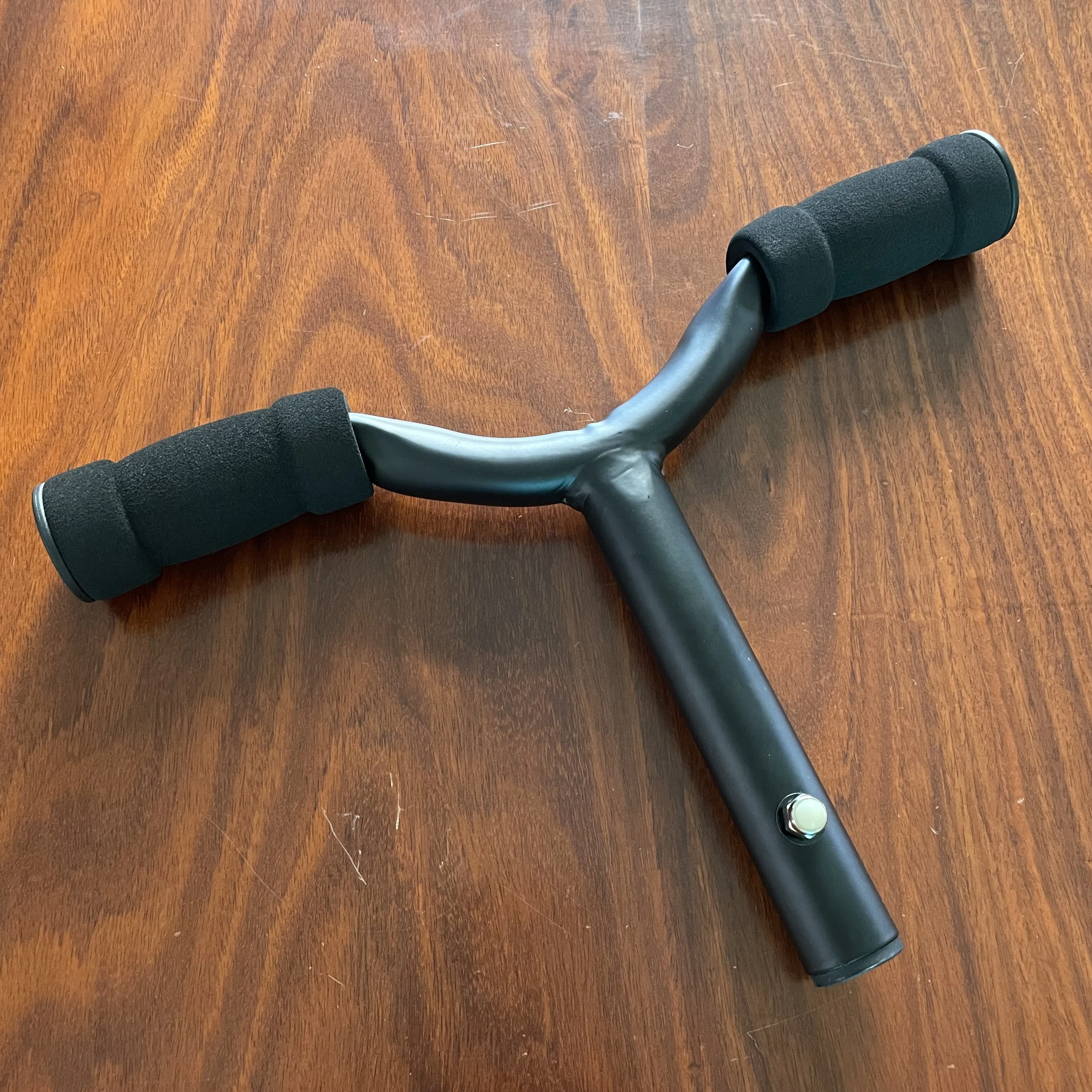 Variant: T-shaped armrest