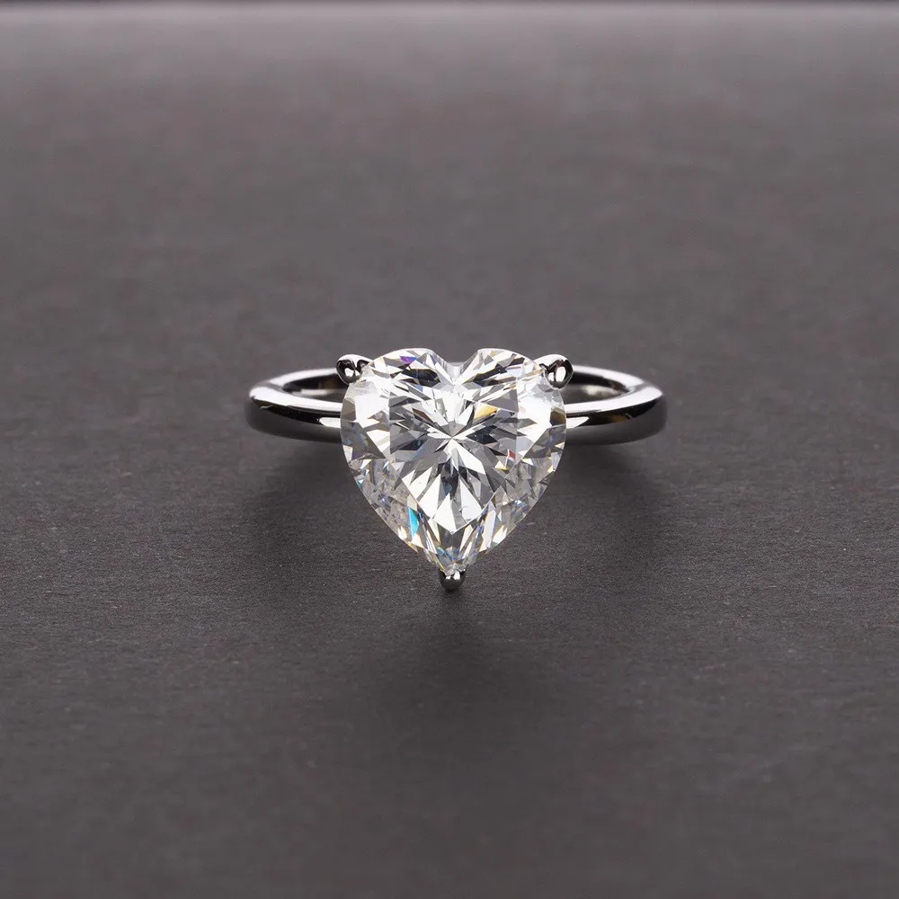 New 925 Silver 4-carat Heart Shaped 10 * 10 High Carbon Diamond Ring with Love, Simple and Elegant Design, Wedding Jewelry