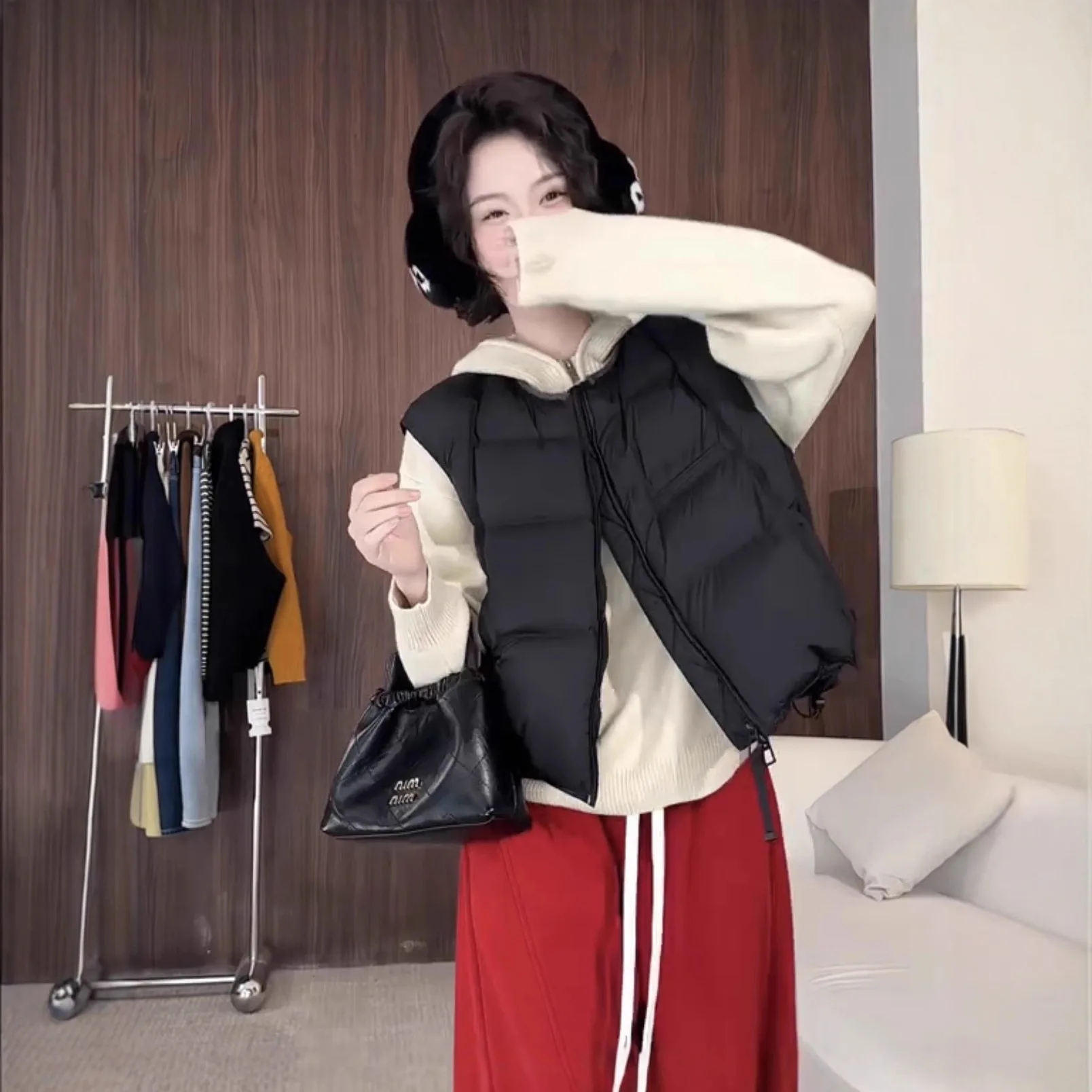 Fashionable round Neck White Duck down Vest Women's Outerwear 2025 Autumn Winter Korean Style Sleeveless Shoulder Pad Jacket
