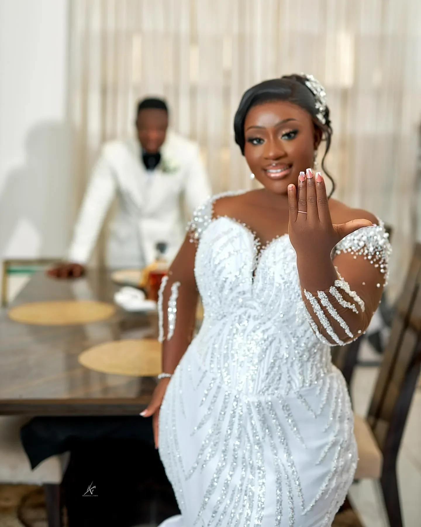 Abito da sposa a sirena con scollo rotondo personalizzato con perline scintillanti Robe De Mariée Cappella strascico maniche lunghe Abito da sposa africano taglie forti