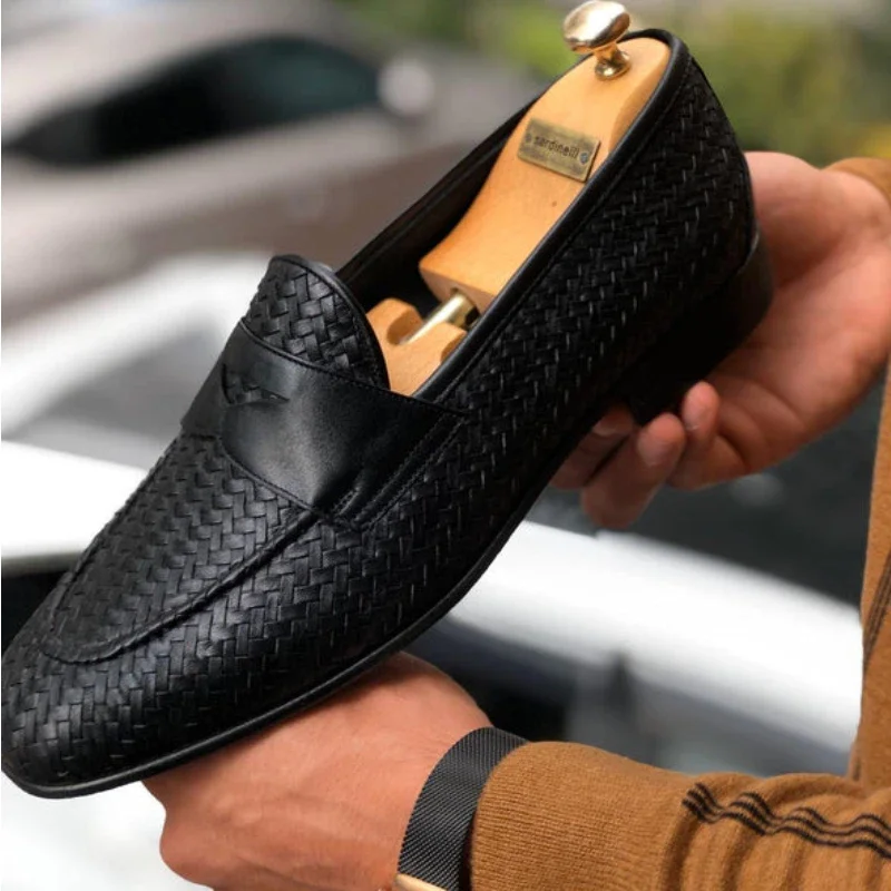 New Loafers Men Shoes PU Solid Color Fashion Business Casual Outdoor Daily Classic Woven Pattern Mask Slip-on Dress Shoes CP086