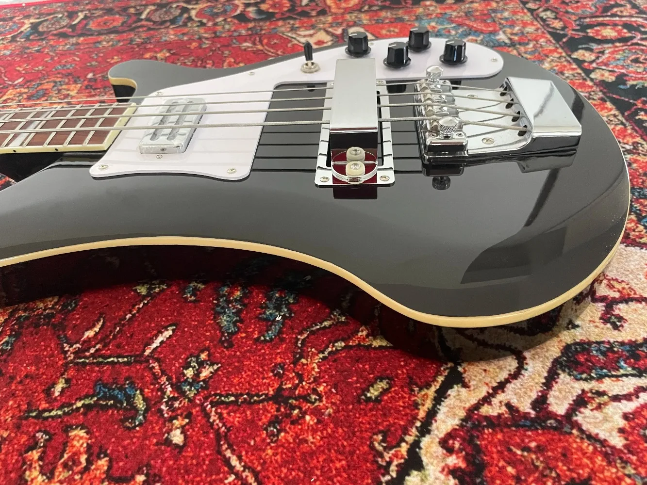 Fast Ship High-Quality Bass Guitar Black Chrome Hardware 4 Strings guitar