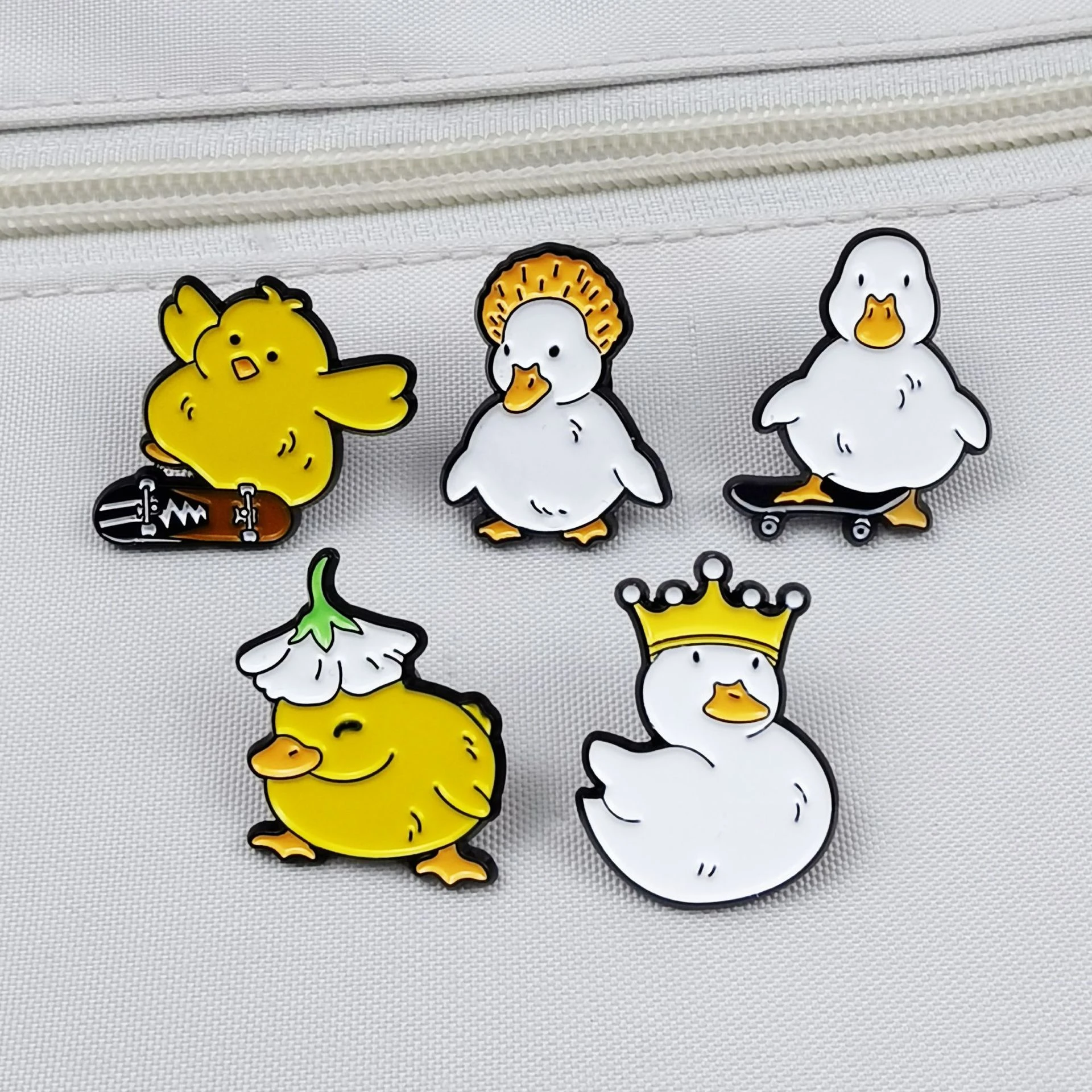 Adorable Little Yellow Duck Skateboard Crown Pin Badge Quirky Metal Student Backpack Collar Pin Miniature Fashion Accessory
